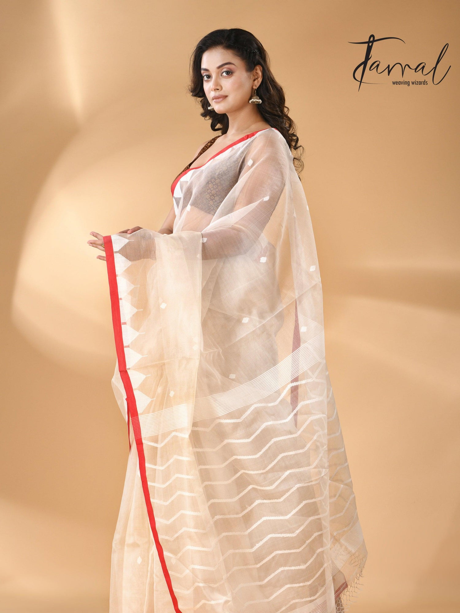 Ivory White Muslin Silk Handwoven Needlework Jamdani Saree Temple Border5