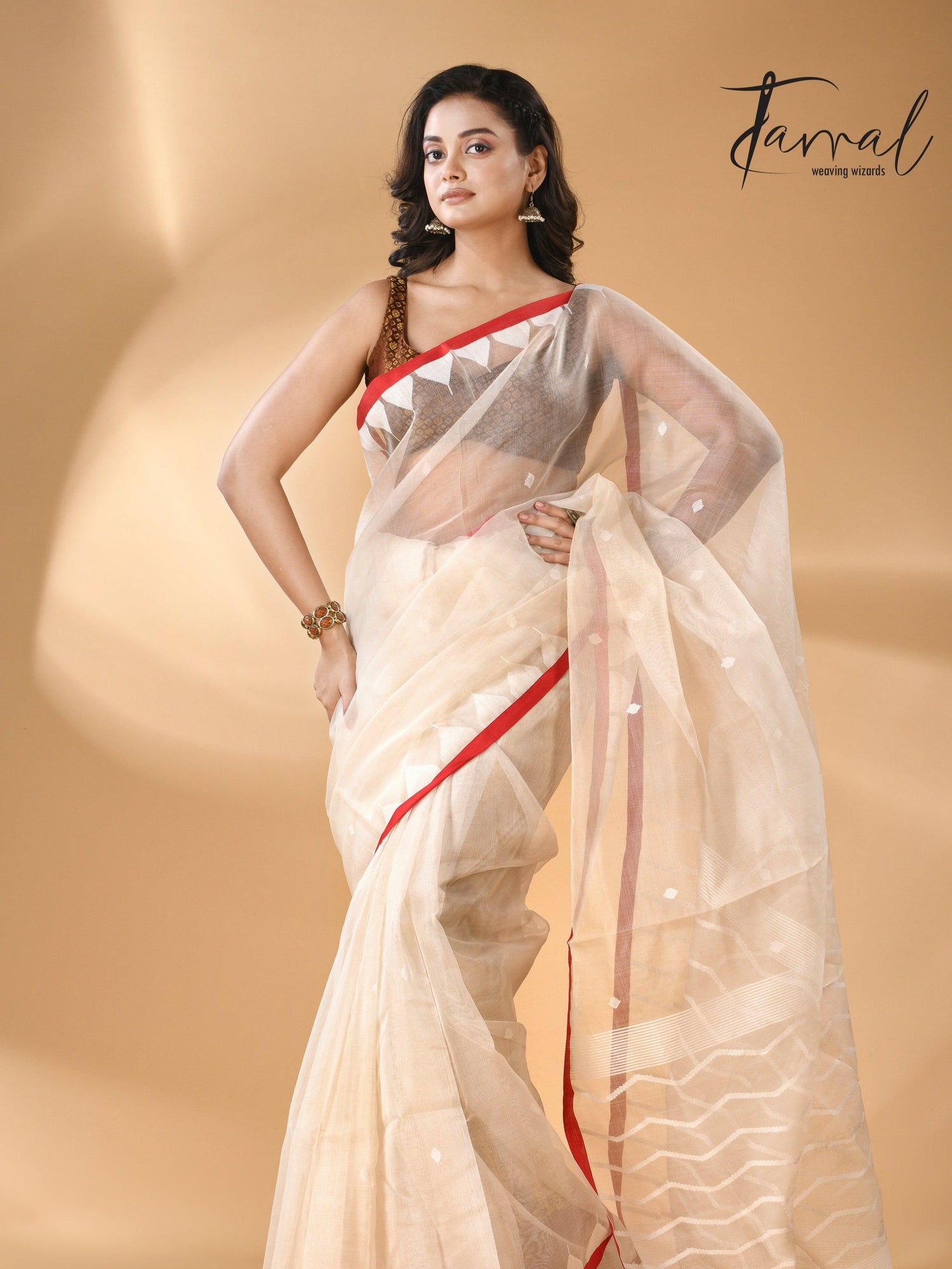 Ivory White Muslin Silk Handwoven Needlework Jamdani Saree Temple Border6