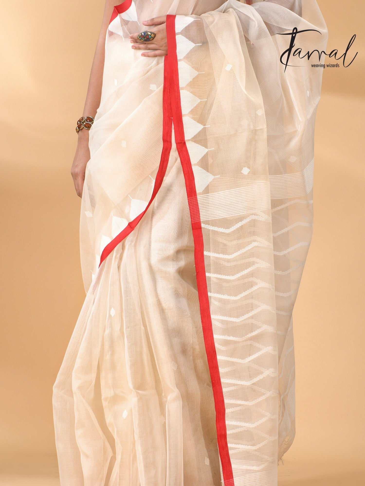 Ivory White Muslin Silk Handwoven Needlework Jamdani Saree Temple Border bottom2