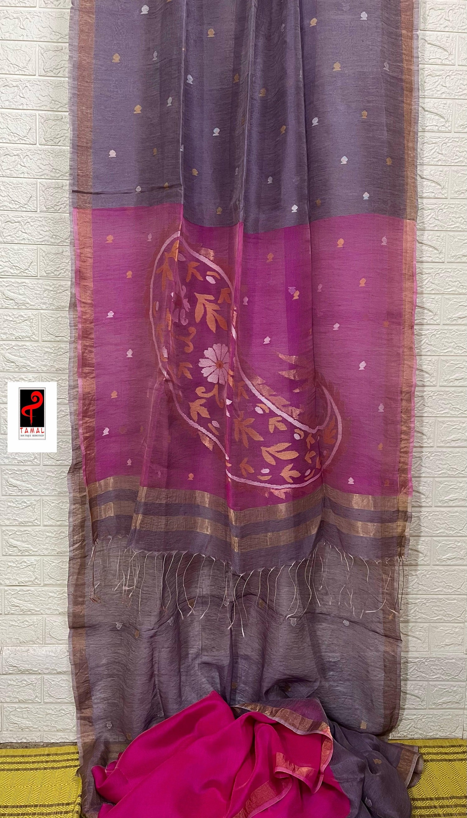 Lavender with hot pink pallu silk linen handwoven jamdani saree - Tamal Boutique