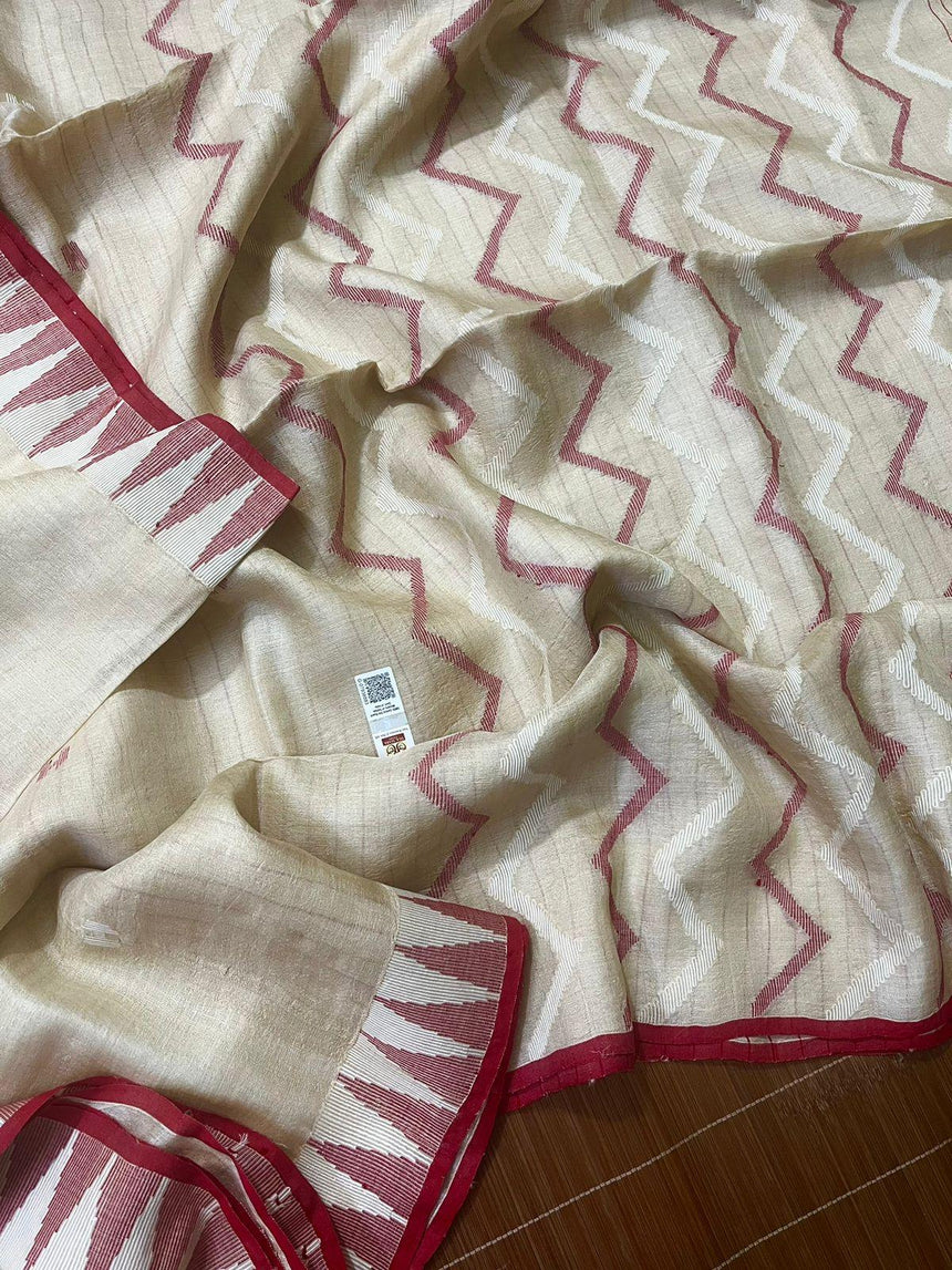 Light beige with red colour Tussar silk cut shuttle design handwoven jamdani saree - Tamal Boutique