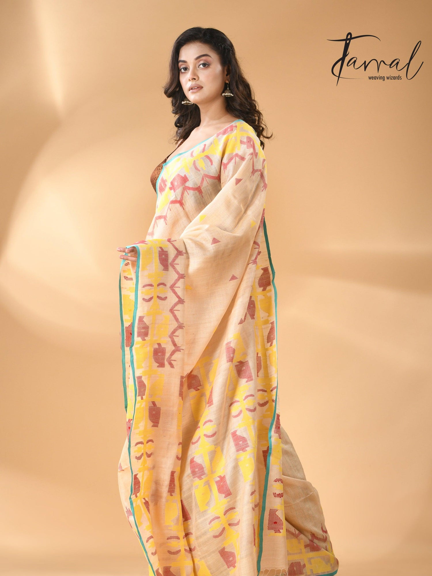 Light beige pure Tussar silk handwoven jamdani saree right2