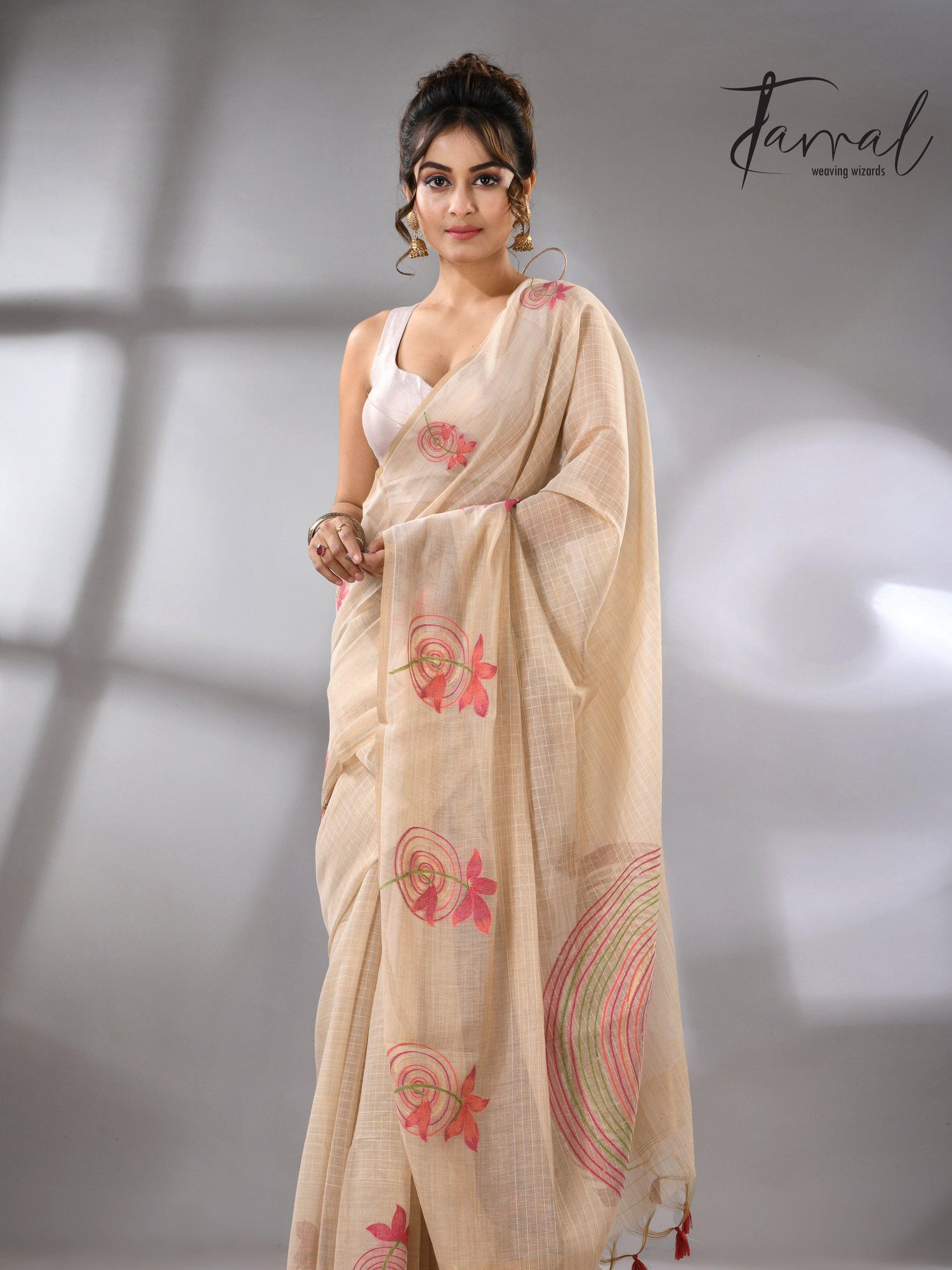 Light beige with floral motifs handloom silk cotton jamdani saree_Front2