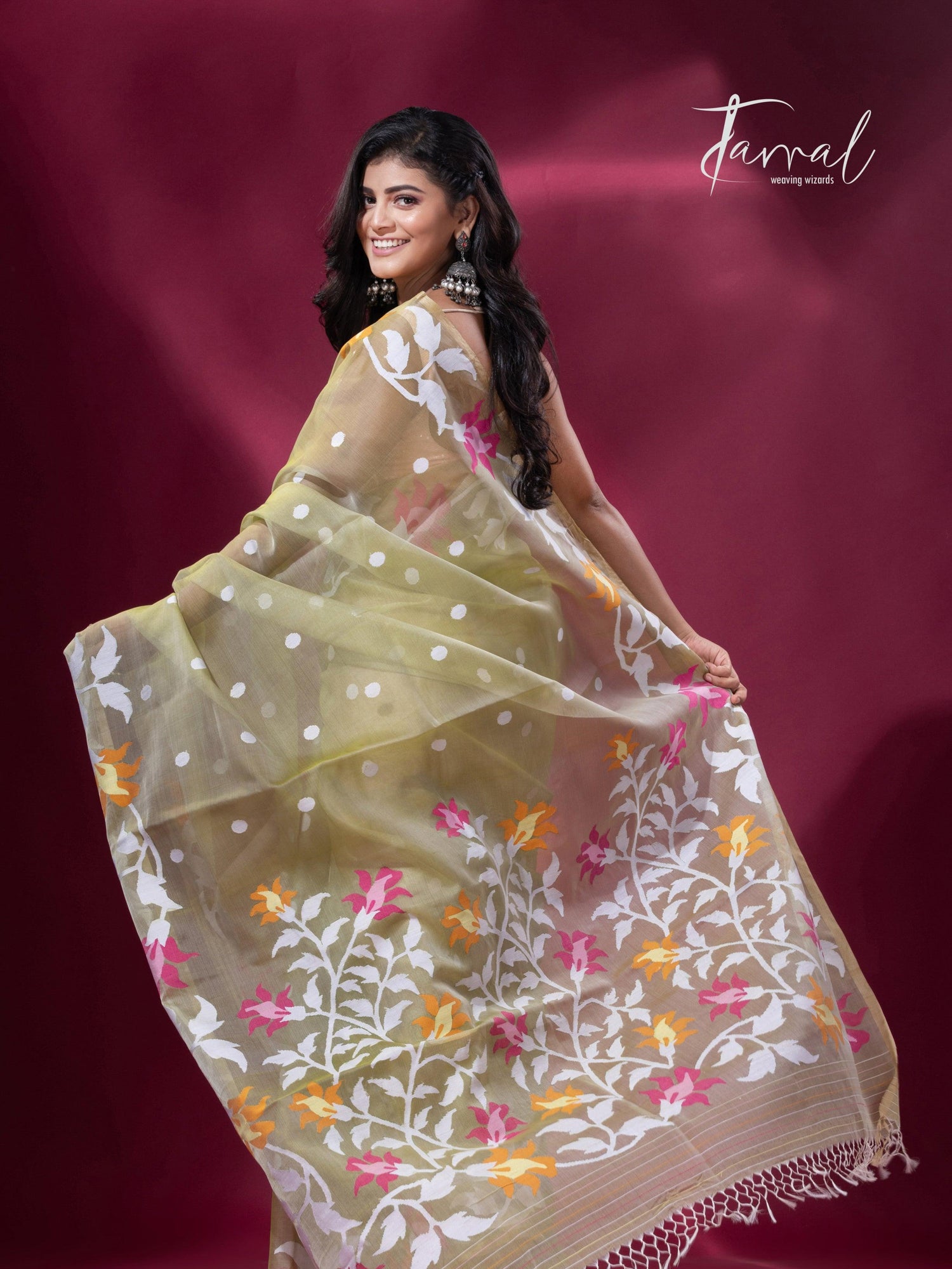 Light mehendi green border muslin silk handwoven jamdani saree5