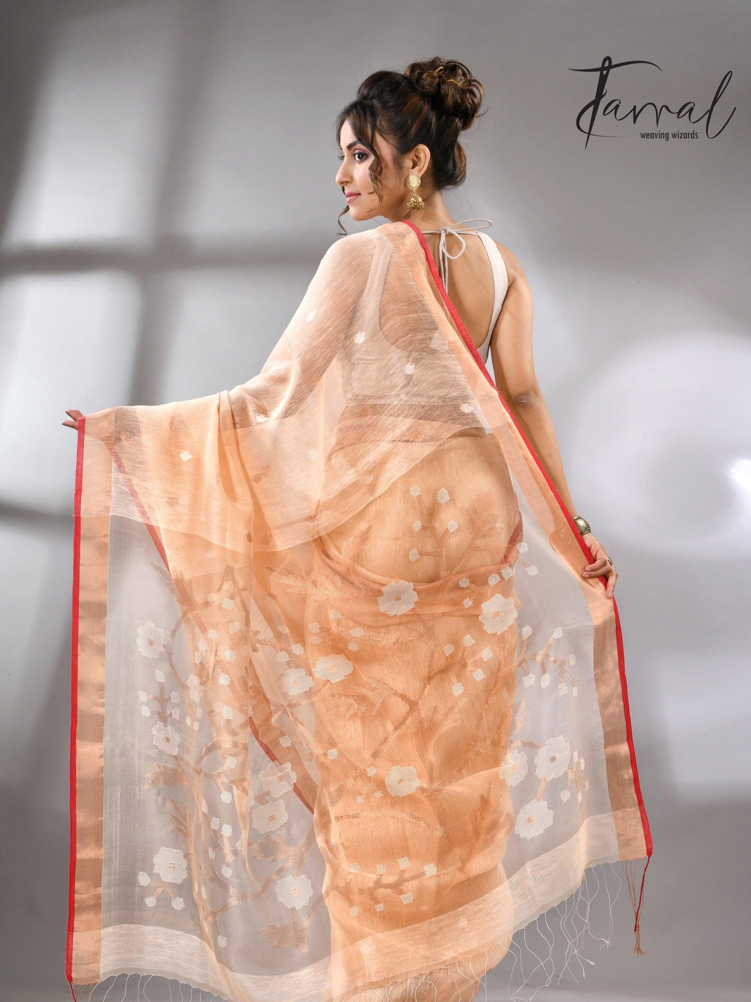 Light_peach_zari_border_silk_linen_handwoven_jamdani_sarees_back