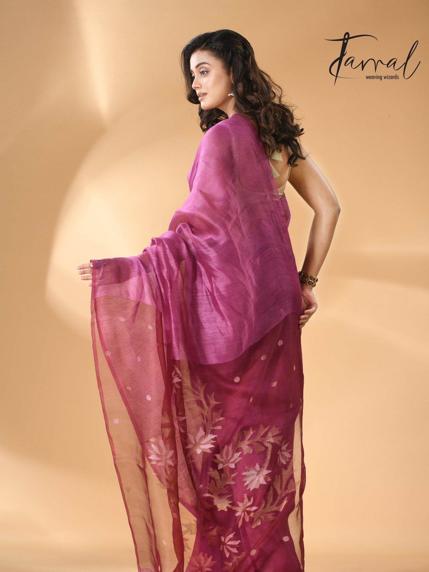 Linen Handwoven Jamdani Saree With Magenta Thoka Silk Saree back