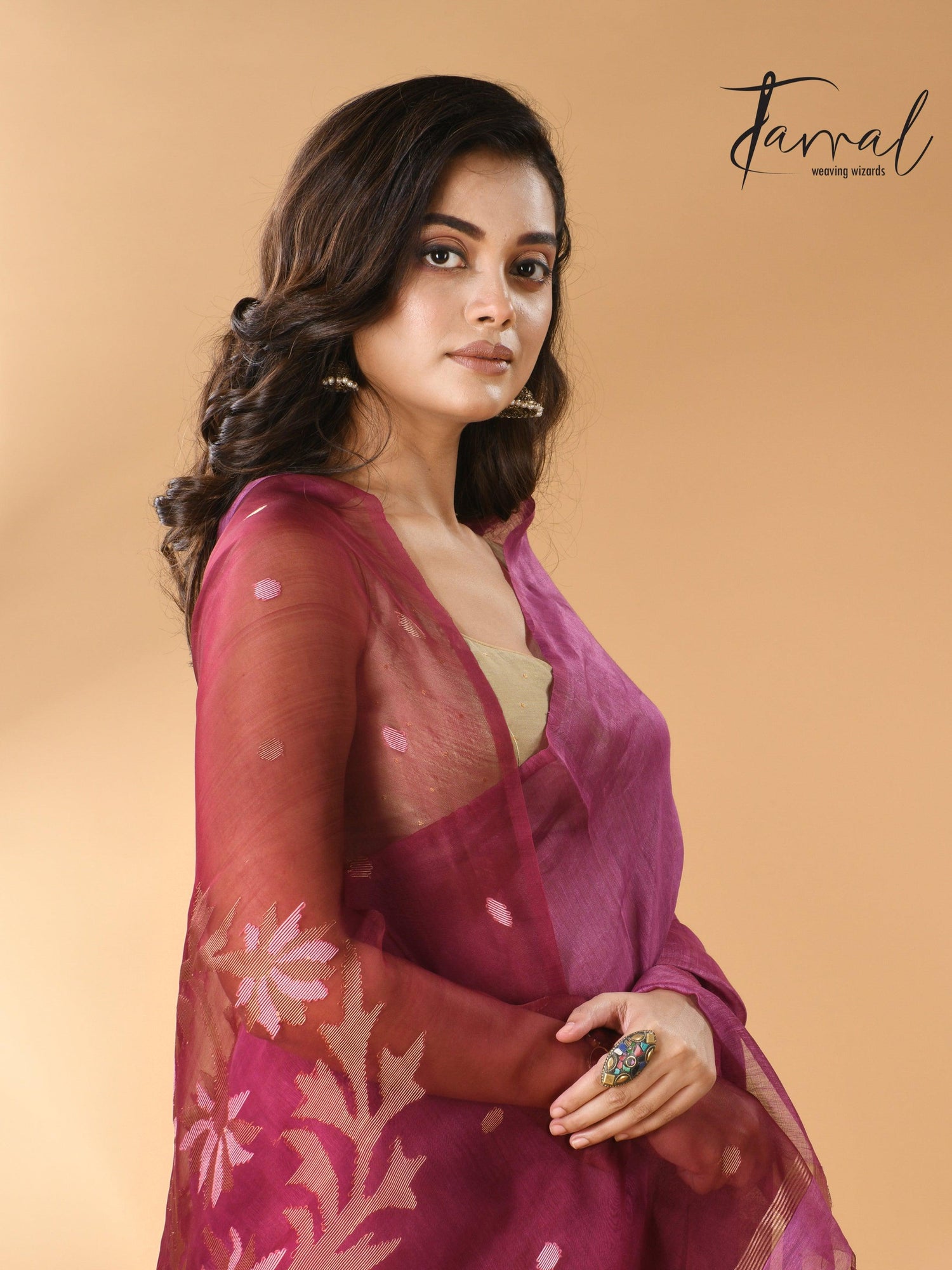 Linen Handwoven Jamdani Saree With Magenta Thoka Silk Saree cls