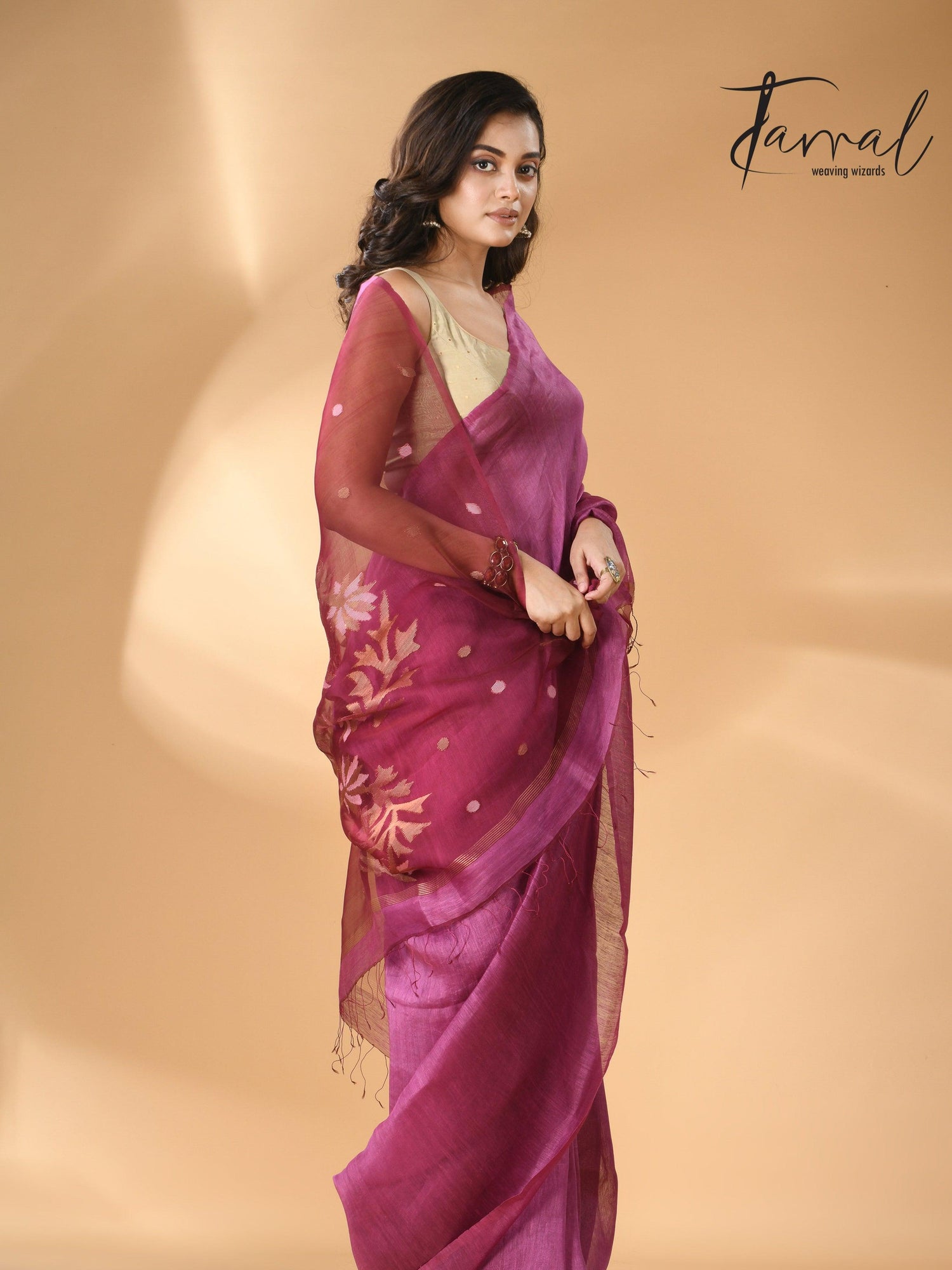 Linen Handwoven Jamdani Saree With Magenta Thoka Silk Saree left
