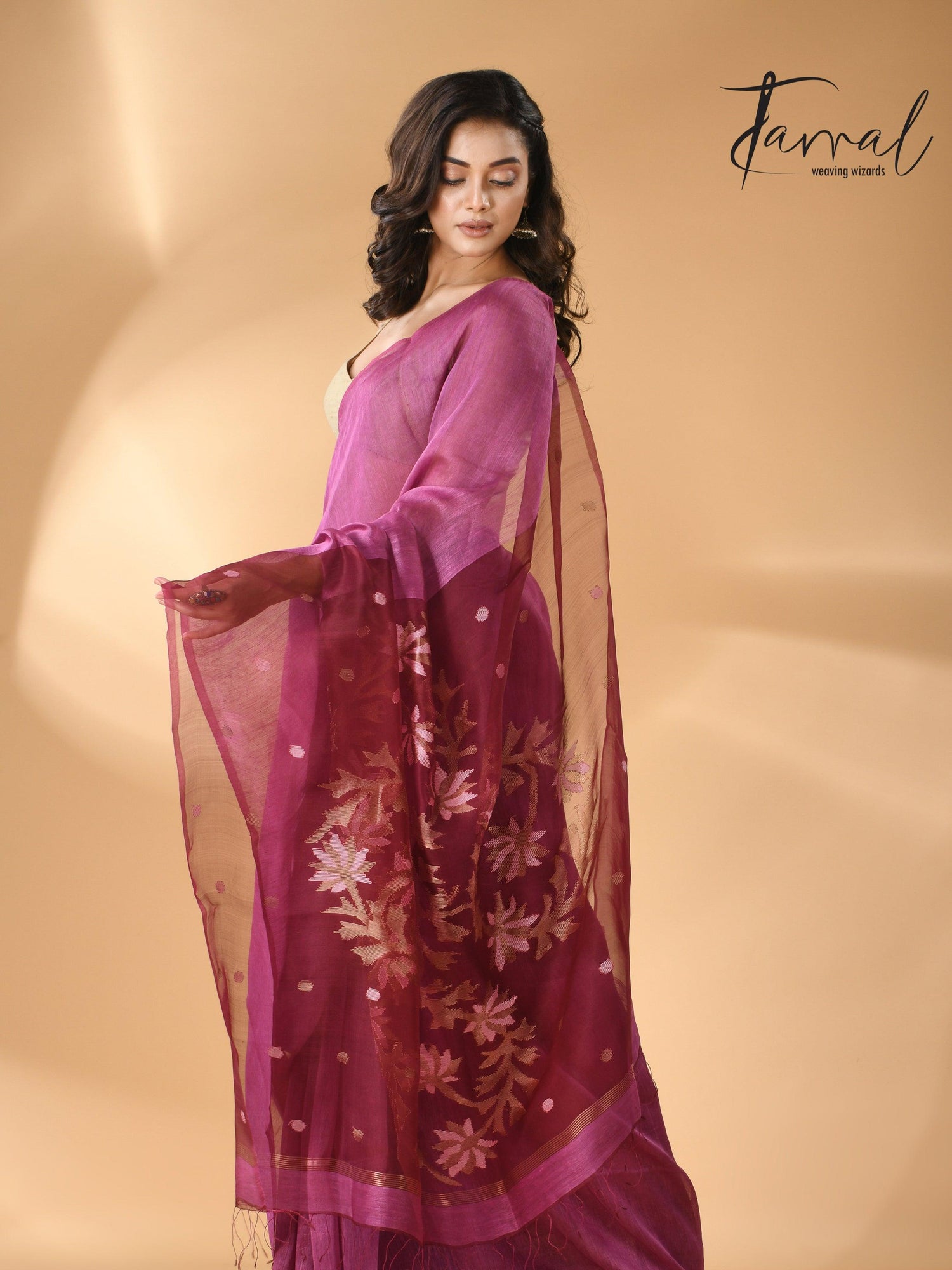 Linen Handwoven Jamdani Saree With Magenta Thoka Silk Saree right