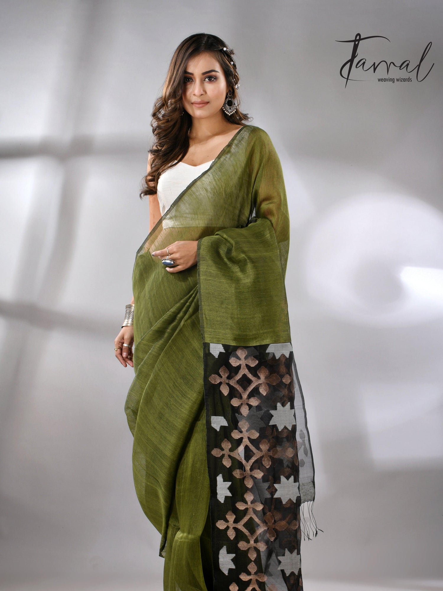 Linen handwoven jamdani saree in green and black star pallu 3