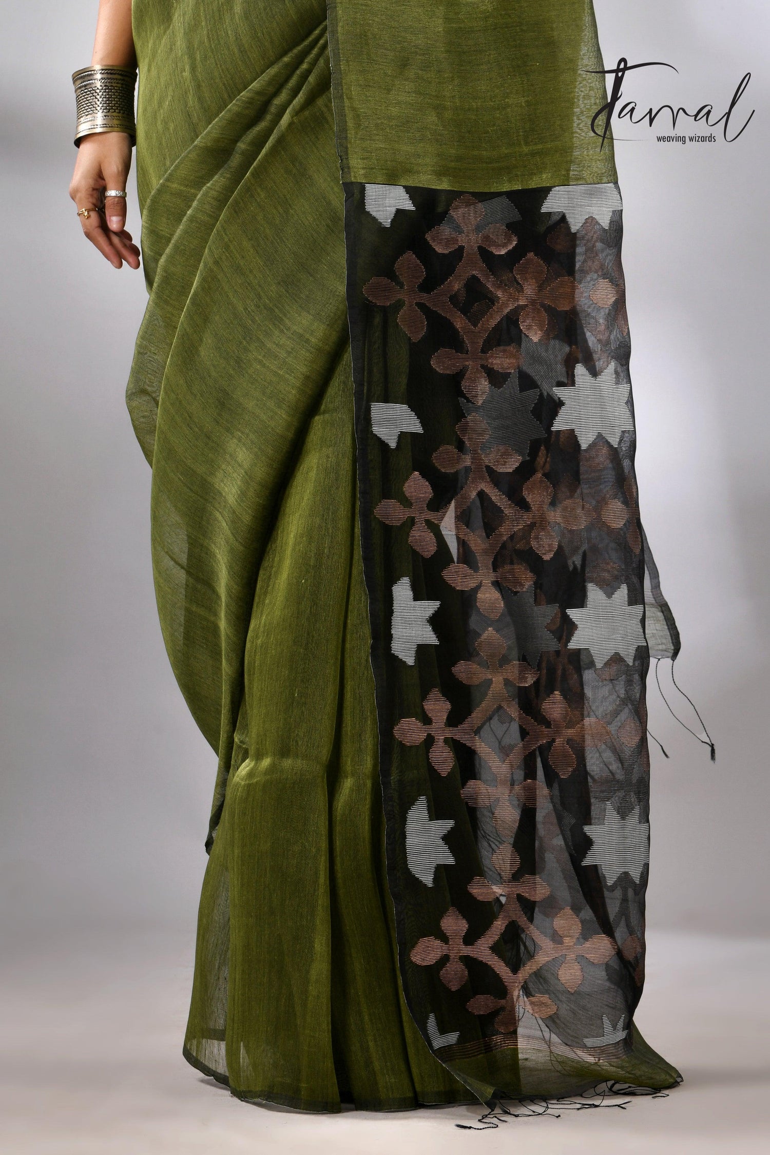 Linen handwoven jamdani saree in green and black star pallu botom
