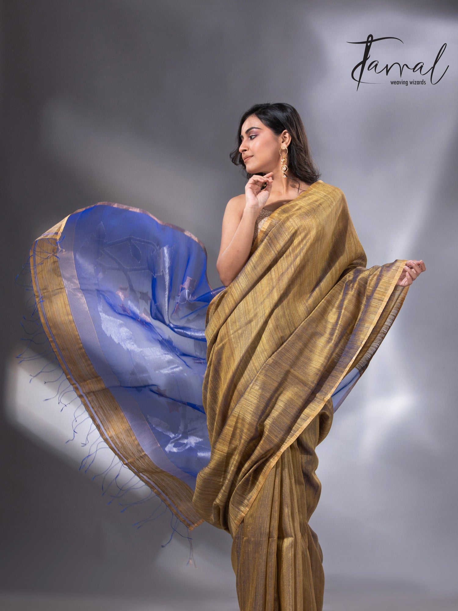Matka Silk Handwoven Jamdani Saree with Blue Pallu
