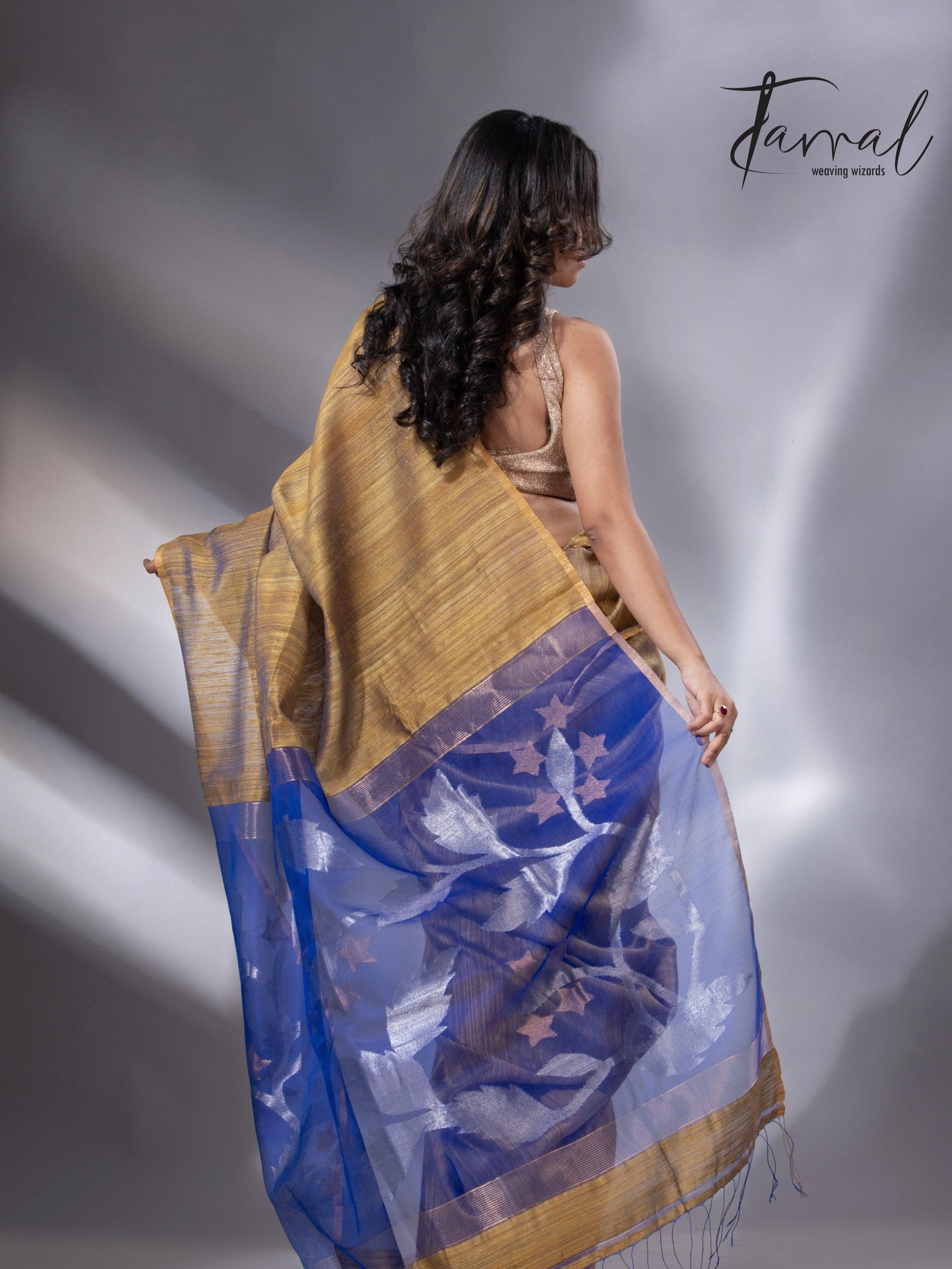 Matka Silk Handwoven Jamdani Saree with Blue Pallu back
