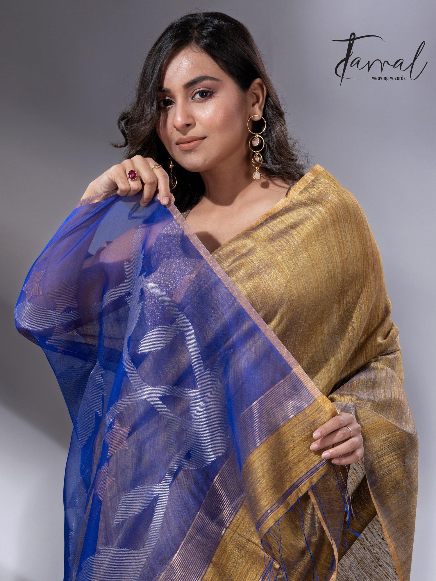 Matka Silk Handwoven Jamdani Saree with Blue Pallu cls