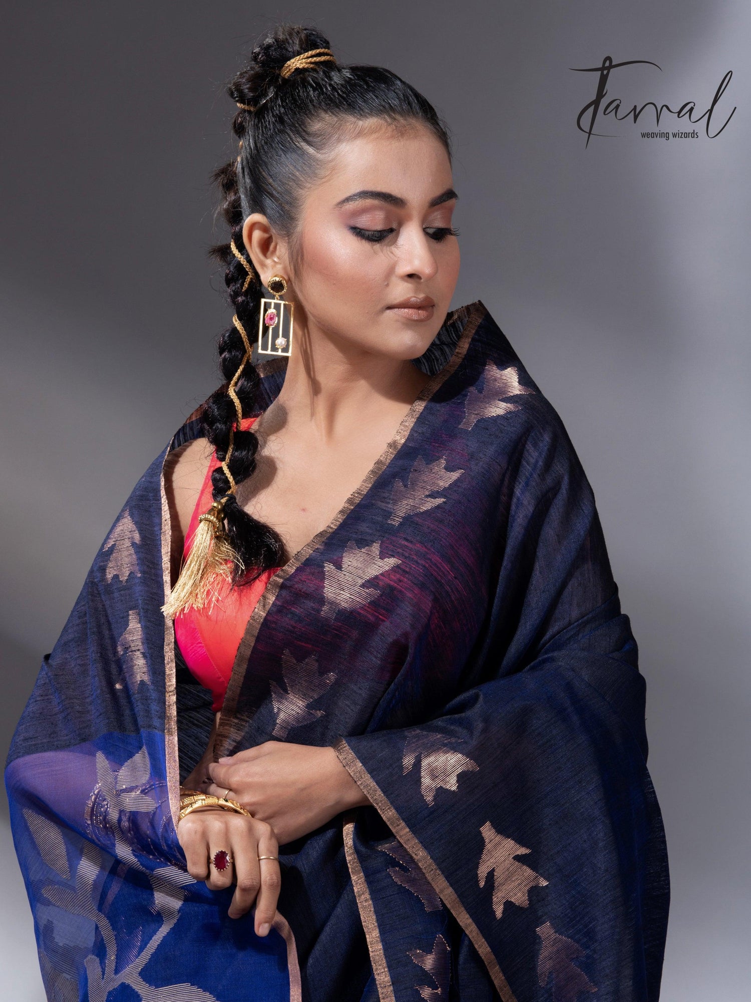 Midnight Blue Matka Silk Handwoven Jamdani Saree full2