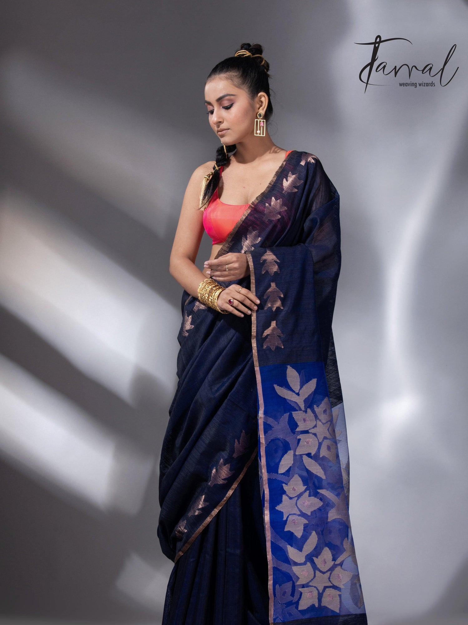 Midnight Blue Matka Silk Handwoven Jamdani Saree full4