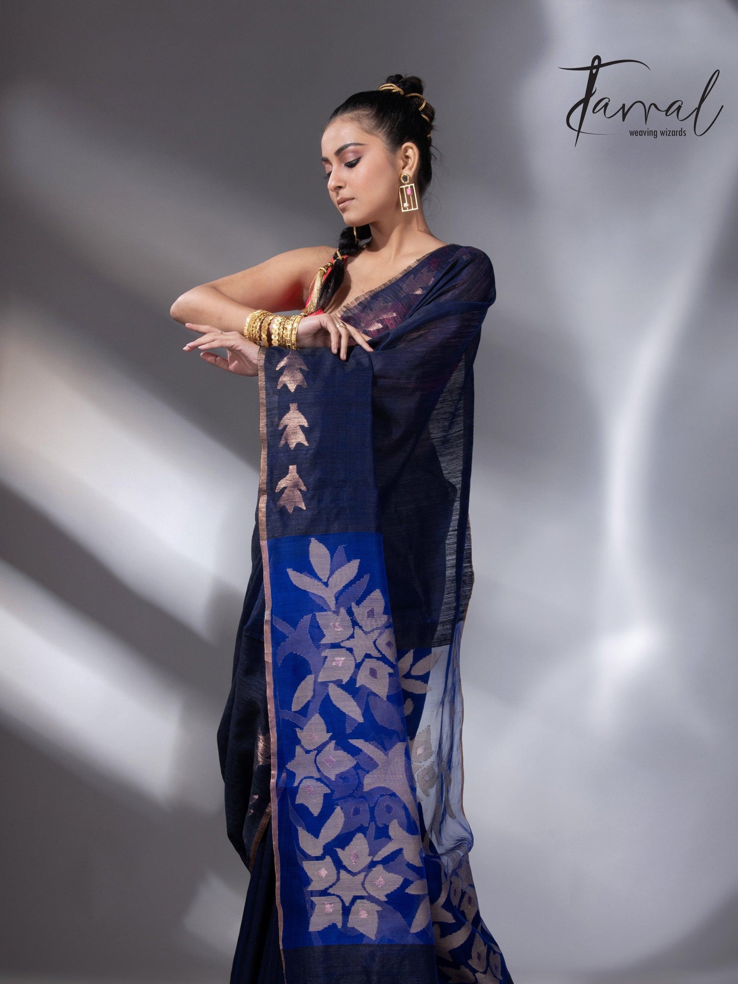 Midnight Blue Matka Silk Handwoven Jamdani Saree full6
