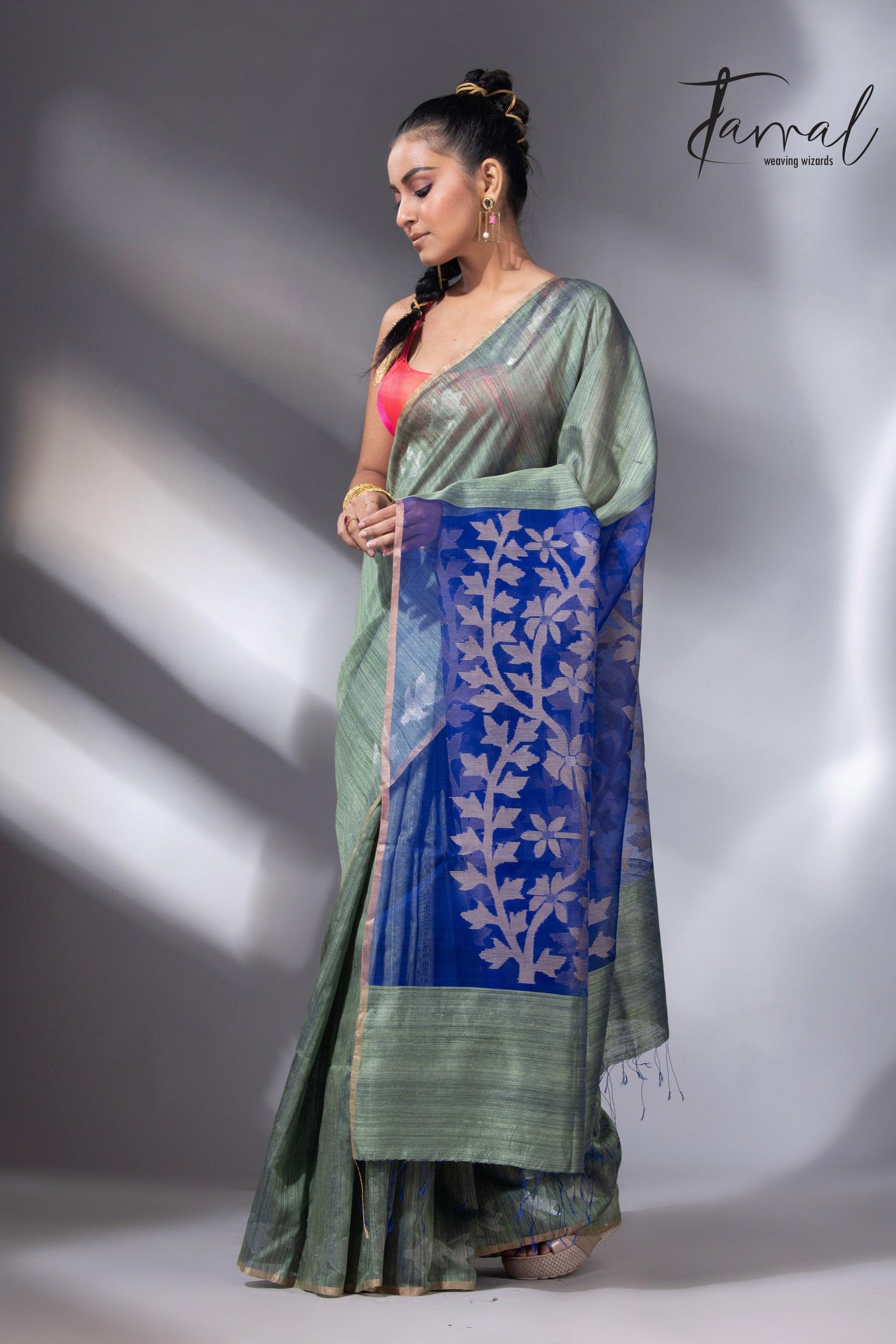 Mosh green dual tone matka silk floral handwoven jamdani saree3