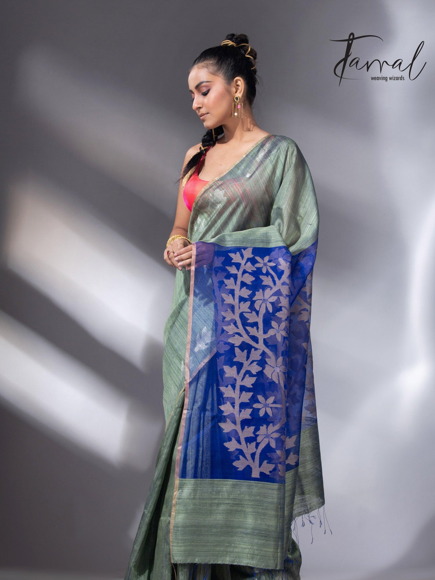 Mosh green dual tone matka silk floral handwoven jamdani saree3