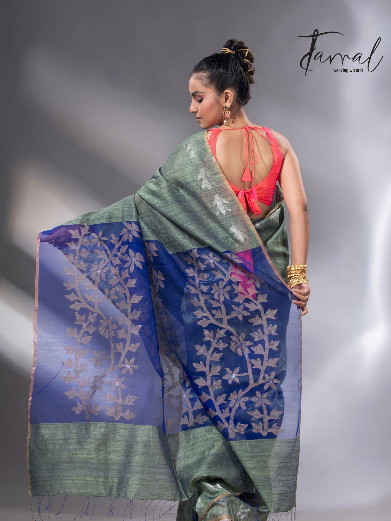 Mosh green dual tone matka silk floral handwoven jamdani saree back