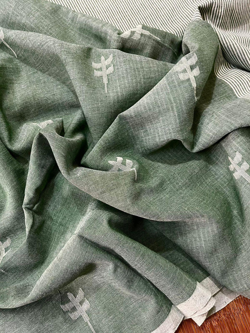 Moss green with white pure cotton jolphoring cotton handwoven jamdani saree - Tamal Boutique