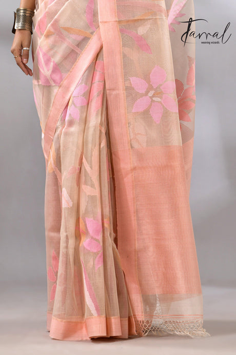 Muslin Silk Handwoven Jamdani Off-White Saree with a Peach Border bottom