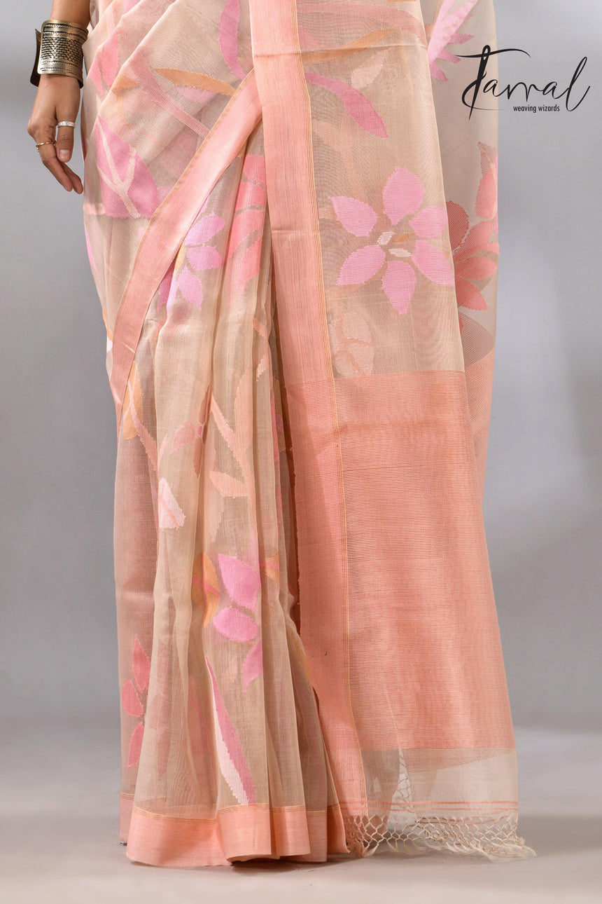 Muslin Silk Handwoven Jamdani Off-White Saree with a Peach Border bottom