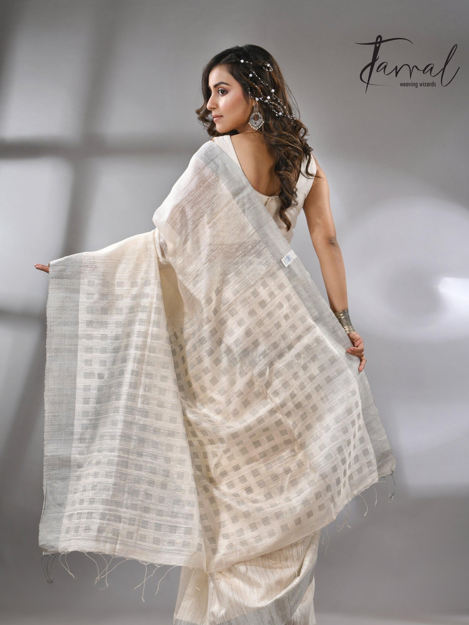 OffWhite Matka Silk Handwoven Jamdani Saree Back