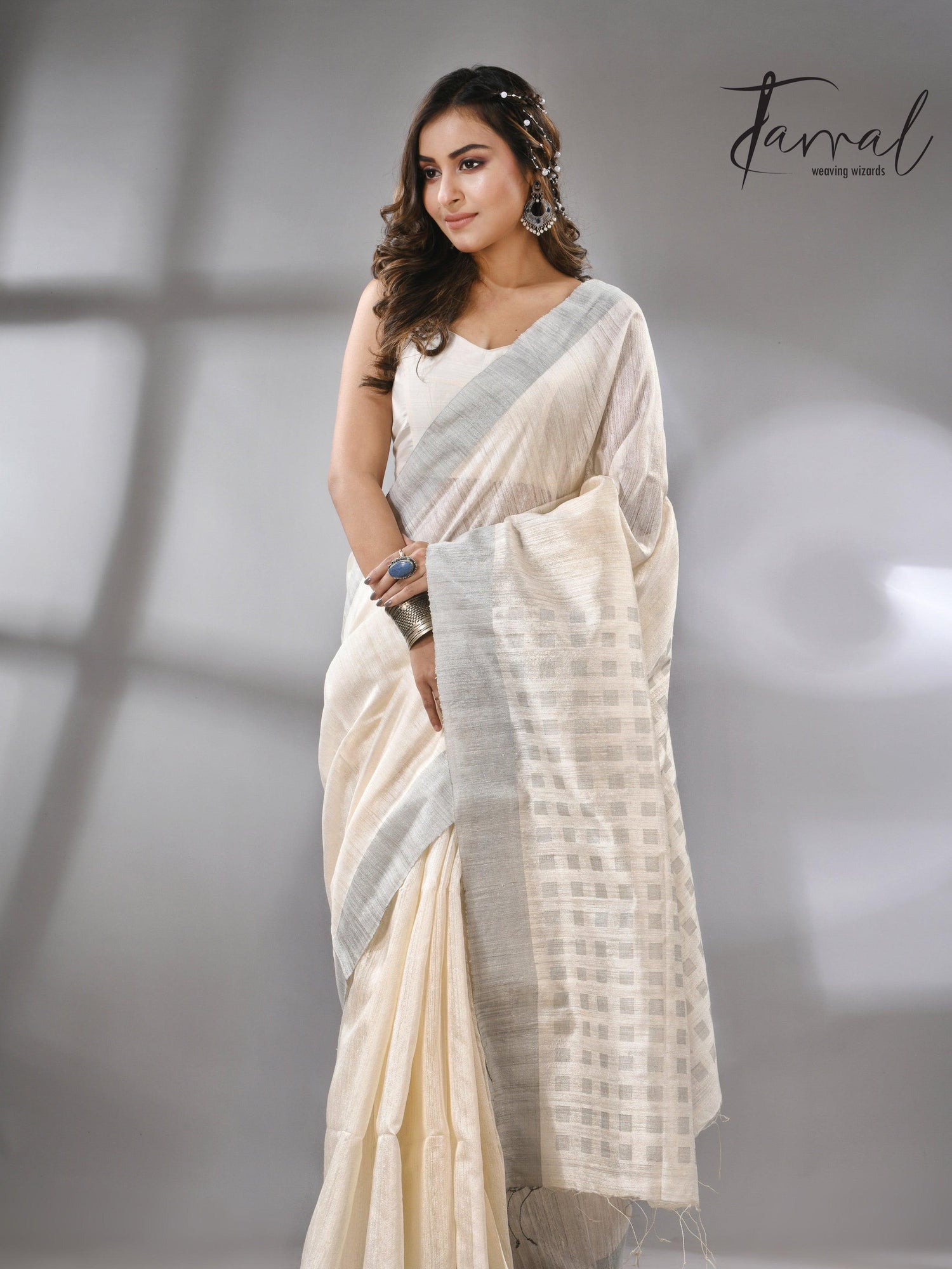 OffWhite Matka Silk Handwoven Jamdani Saree Front2