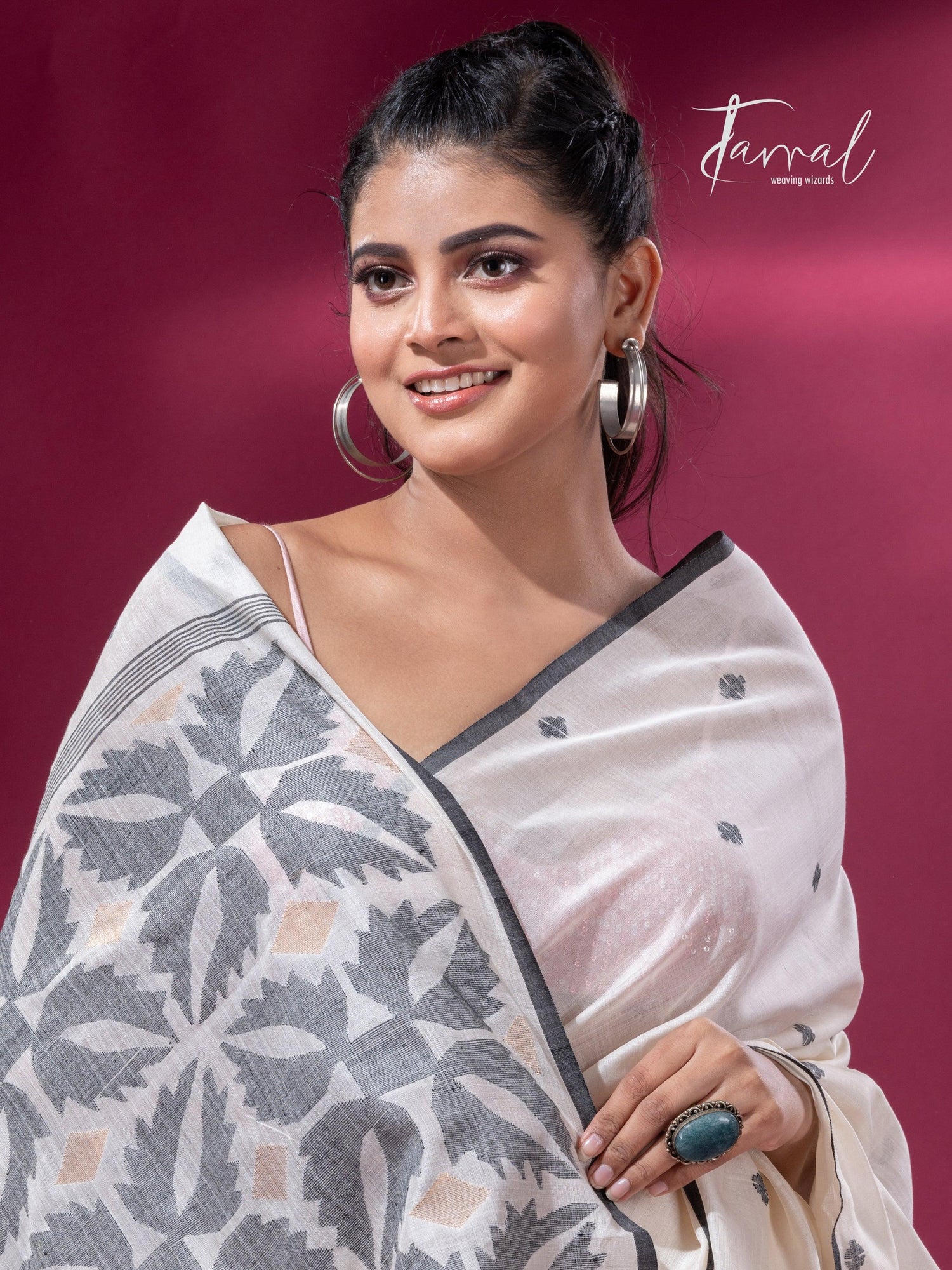 Offwhite with black border pure tusser cotton handwoven jamdani saree - Tamal Boutique