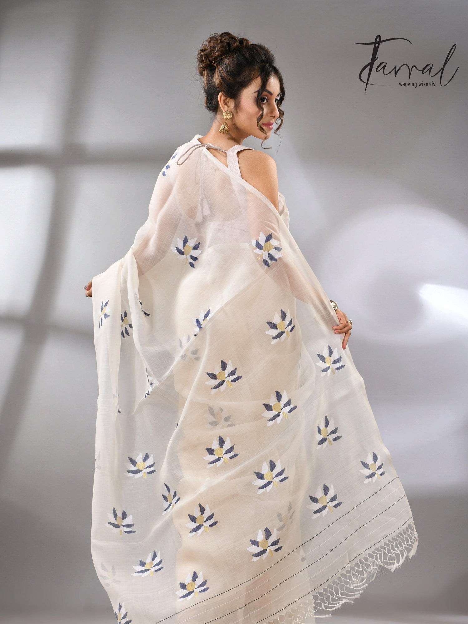 Offwhite Motifs Muslin Silk Jamdani Saree featuring Lotus back