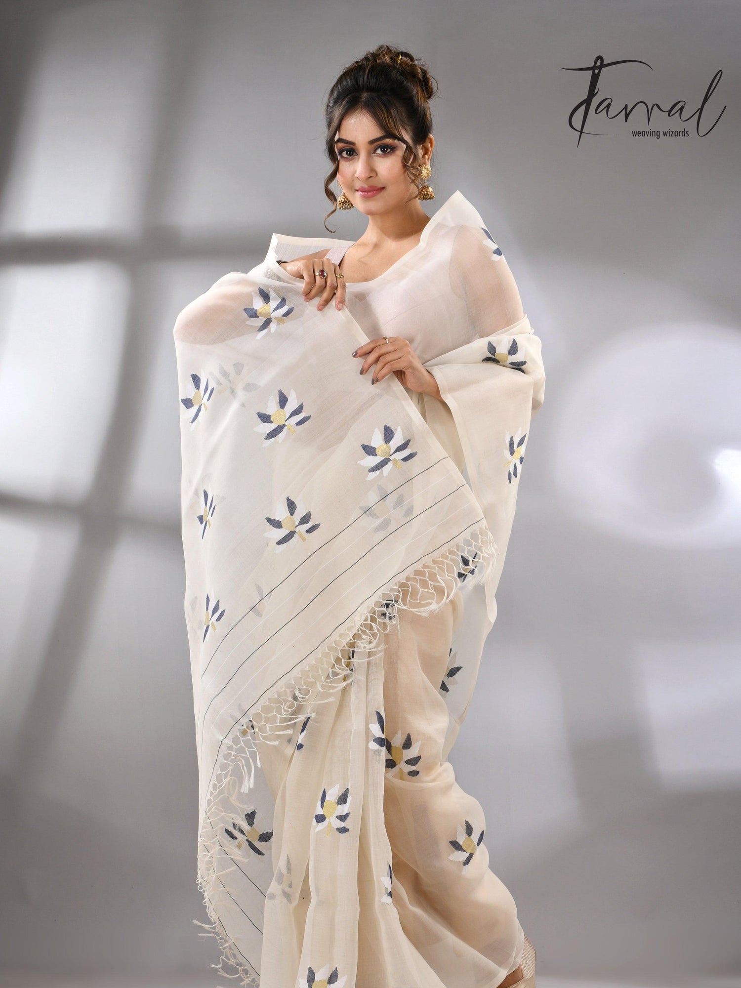 Offwhite Motifs Muslin Silk Jamdani Saree featuring Lotus full3