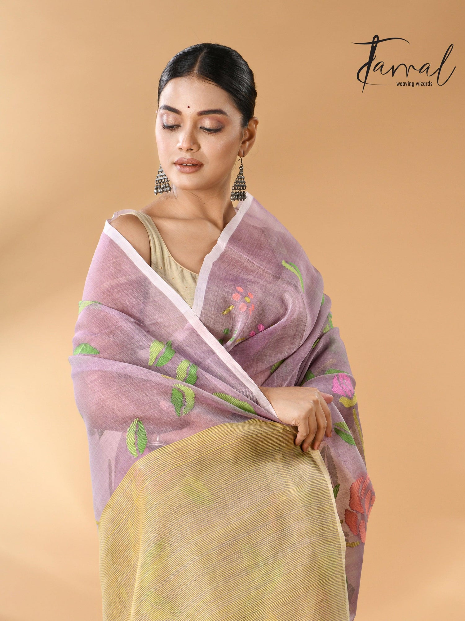 Offwhite Muslin Silk Handwoven Needle Work Jamdani Saree cls