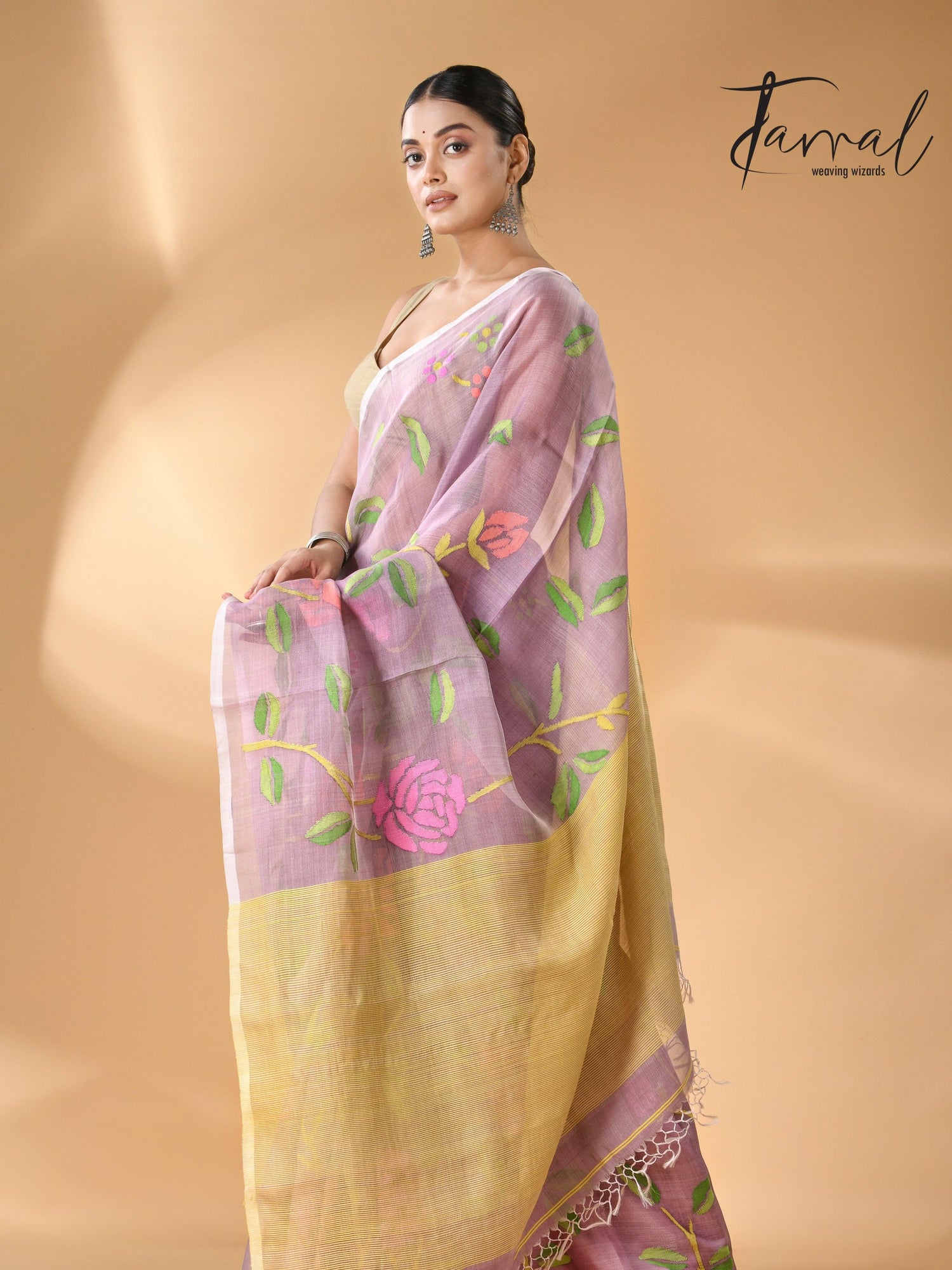Offwhite Muslin Silk Handwoven Needle Work Jamdani Saree lft2