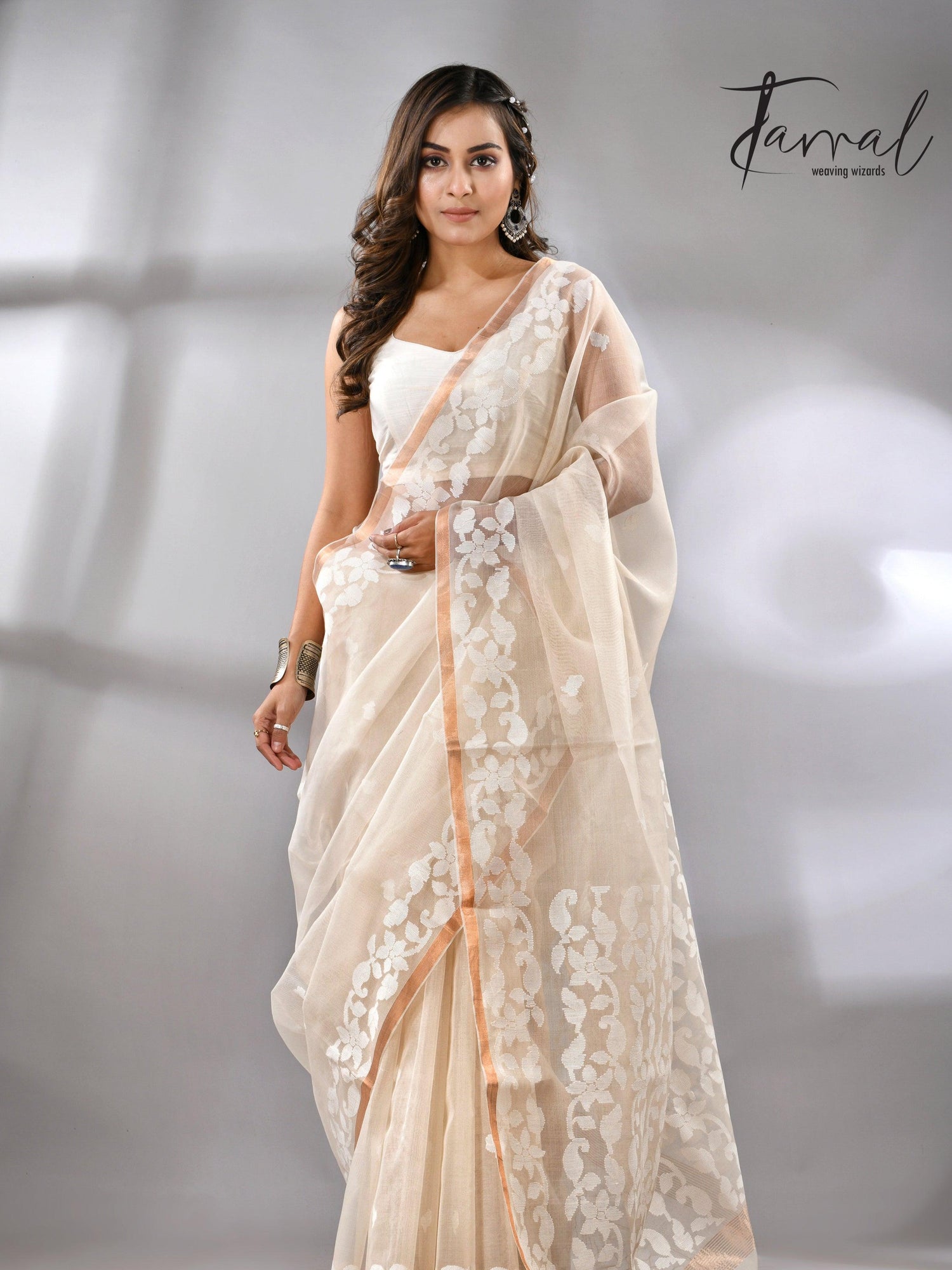 Offwhite Muslin handwoven needle zari work jamdani saree