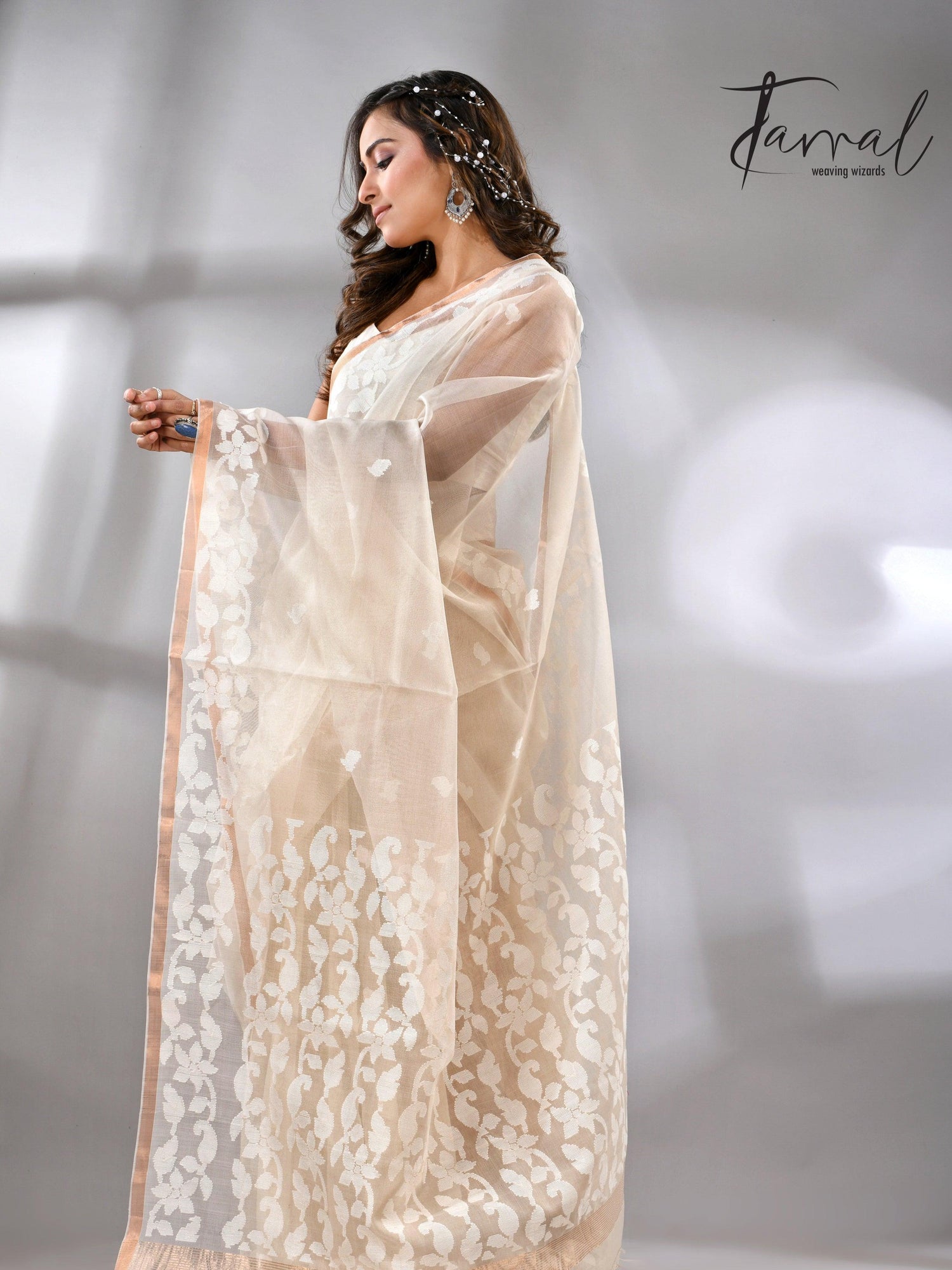 Offwhite Muslin handwoven needle zari work jamdani saree left