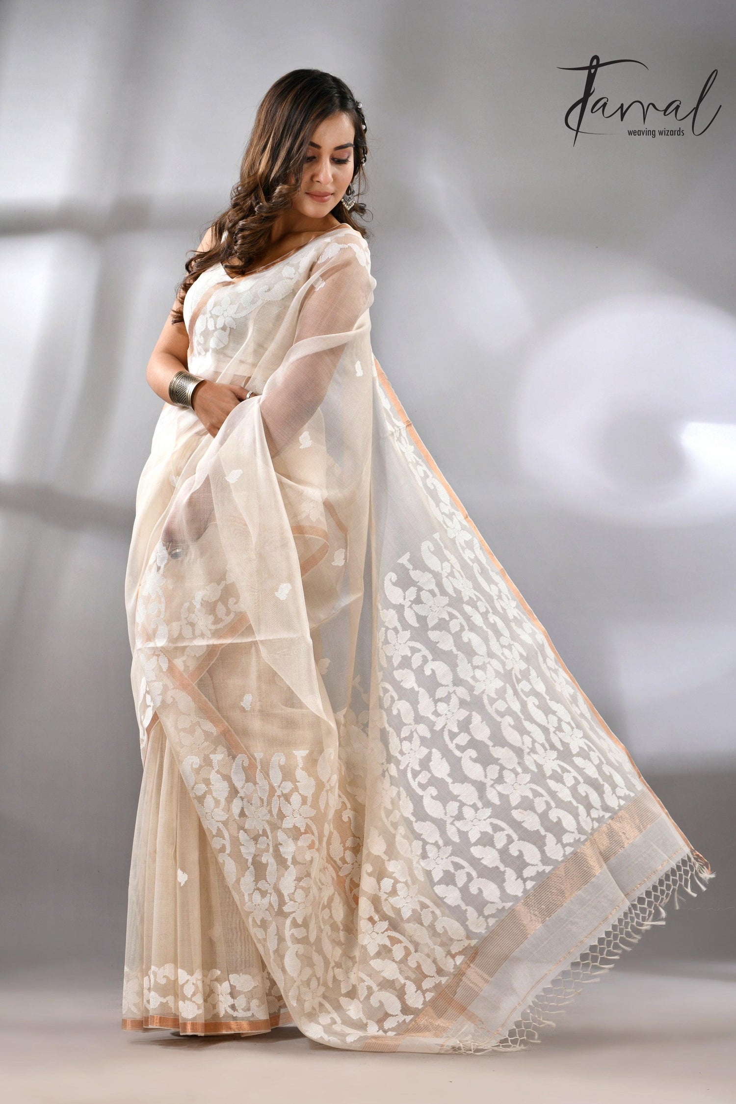 Offwhite Muslin handwoven needle zari work jamdani saree left3