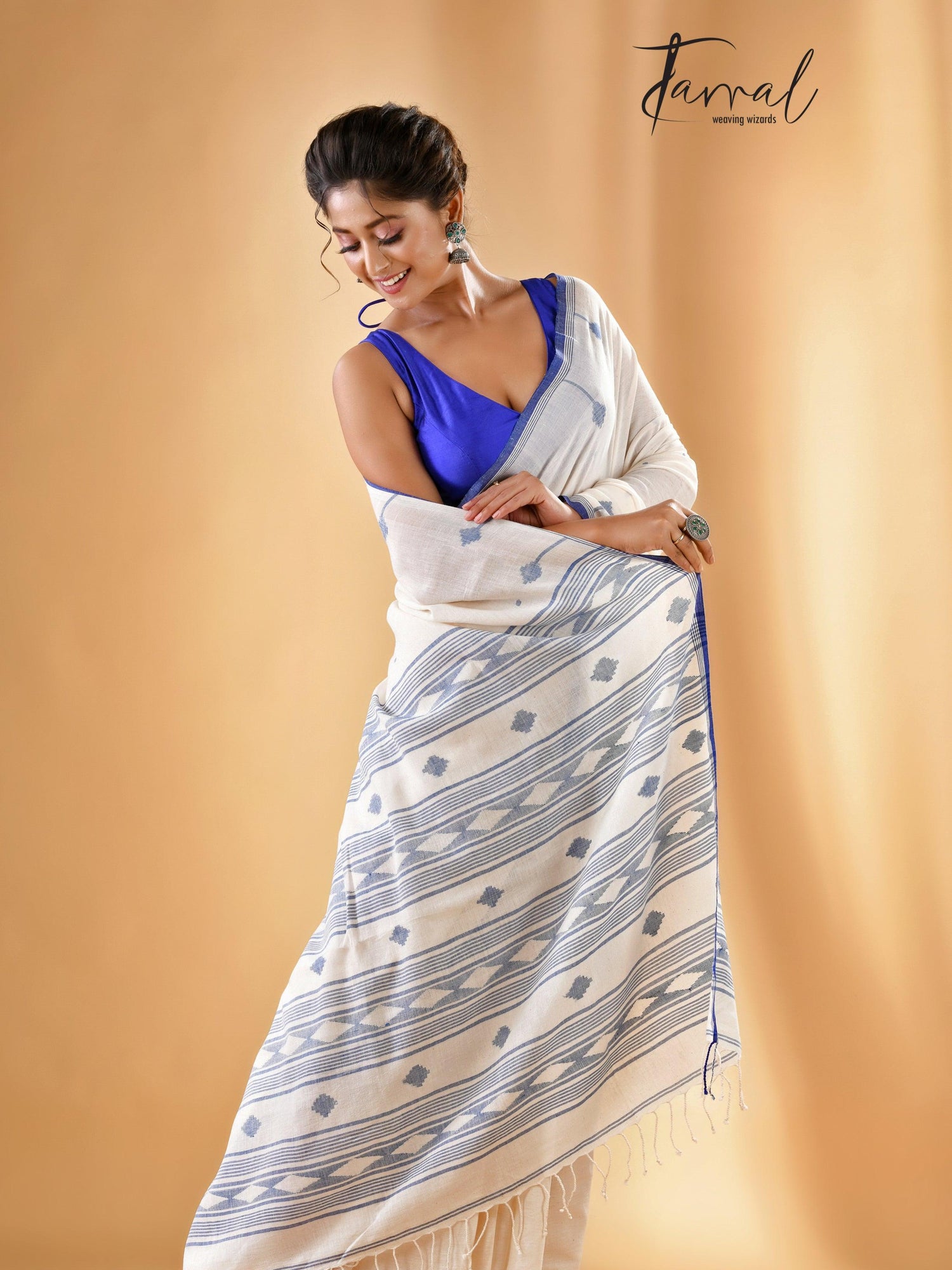 Offwhite With The Blue Border Cotton Handwoven Jamdani Saree