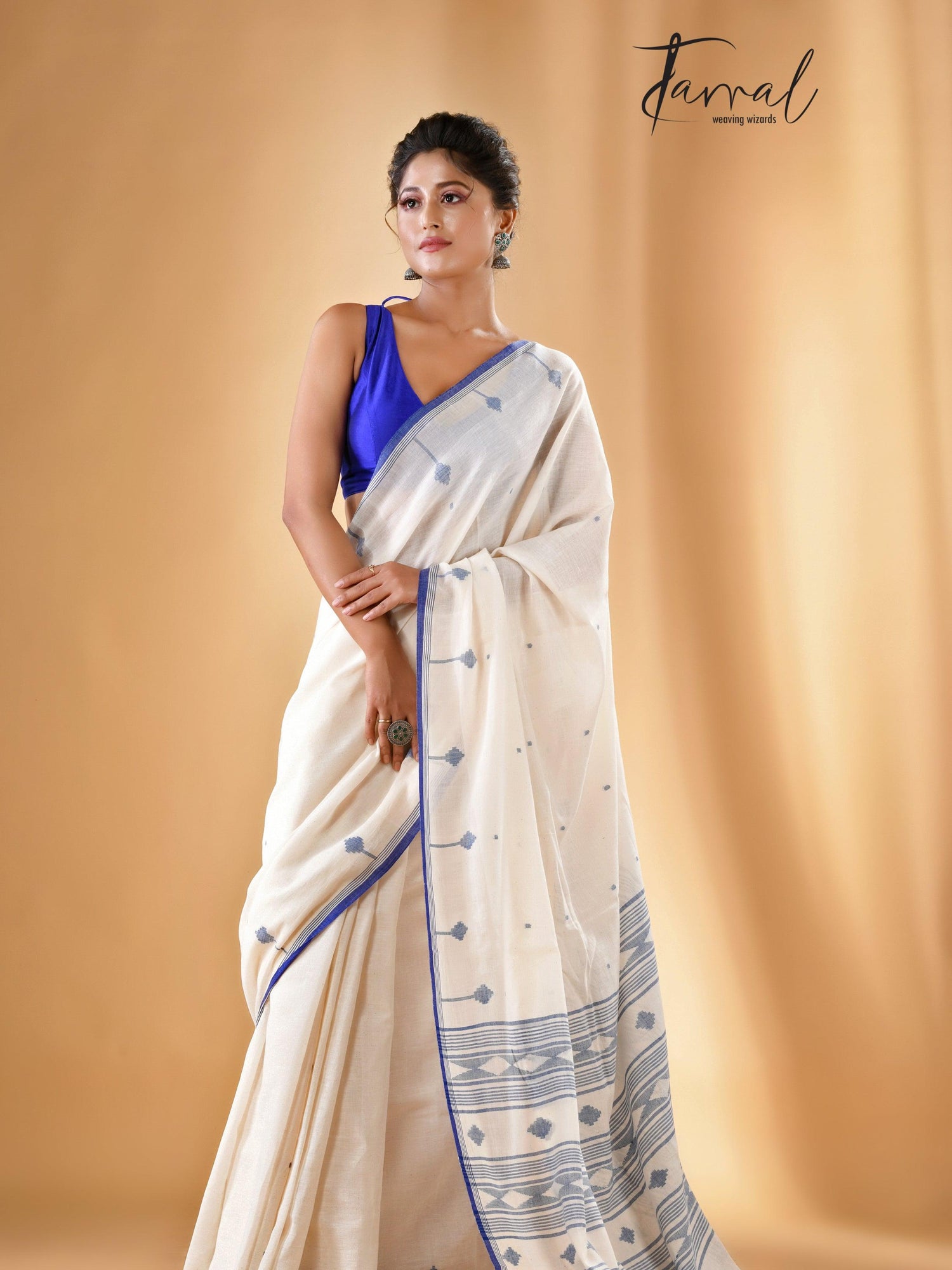 Offwhite With The Blue Border Cotton Handwoven Jamdani Saree