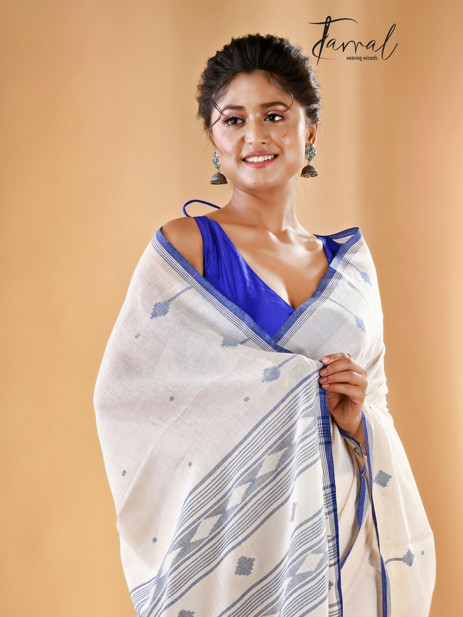 Offwhite With Blue Border Cotton Handwoven Jamdani Saree - Tamal Boutique