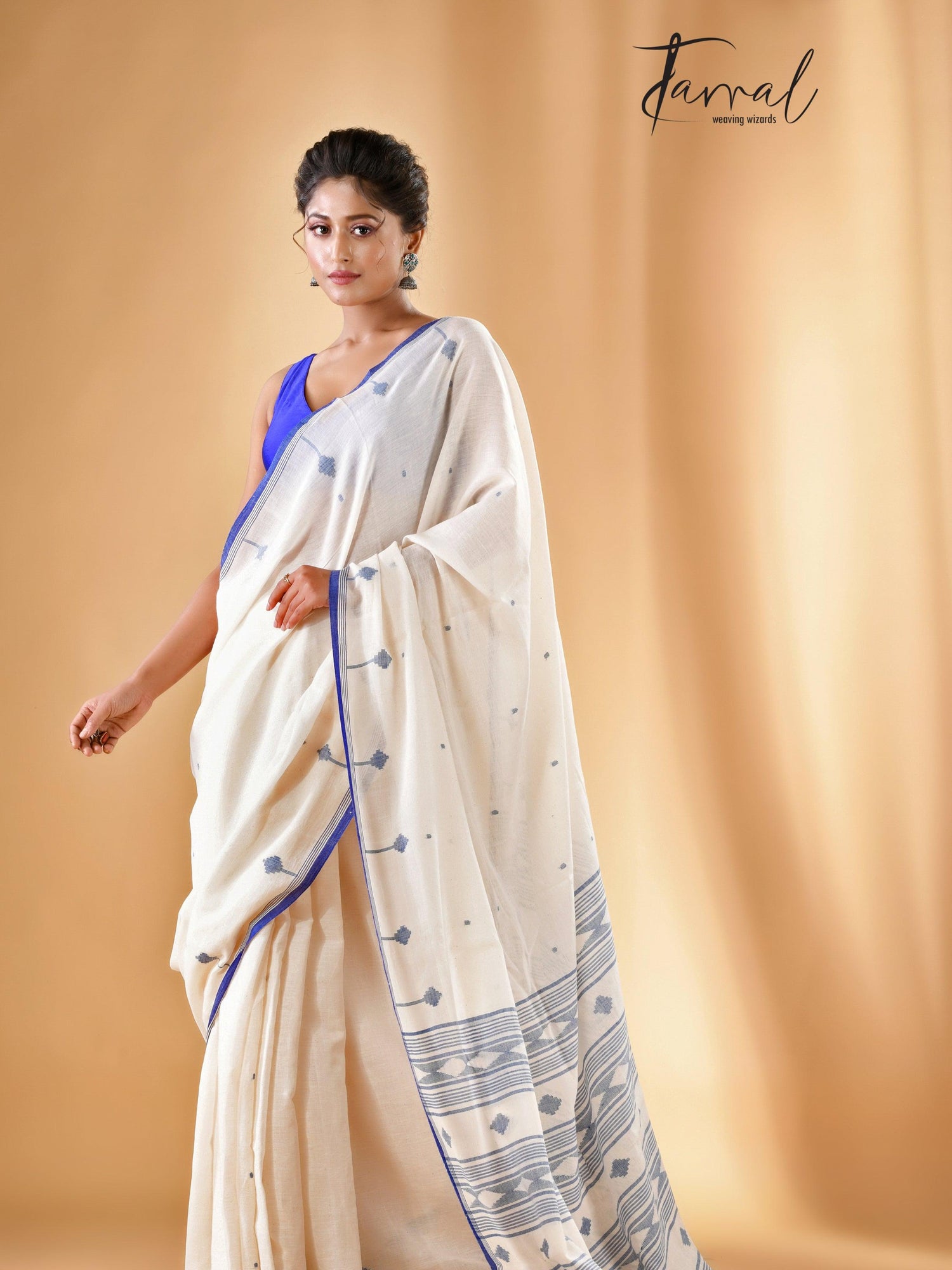 Offwhite With The Blue Border Cotton Handwoven Jamdani Saree