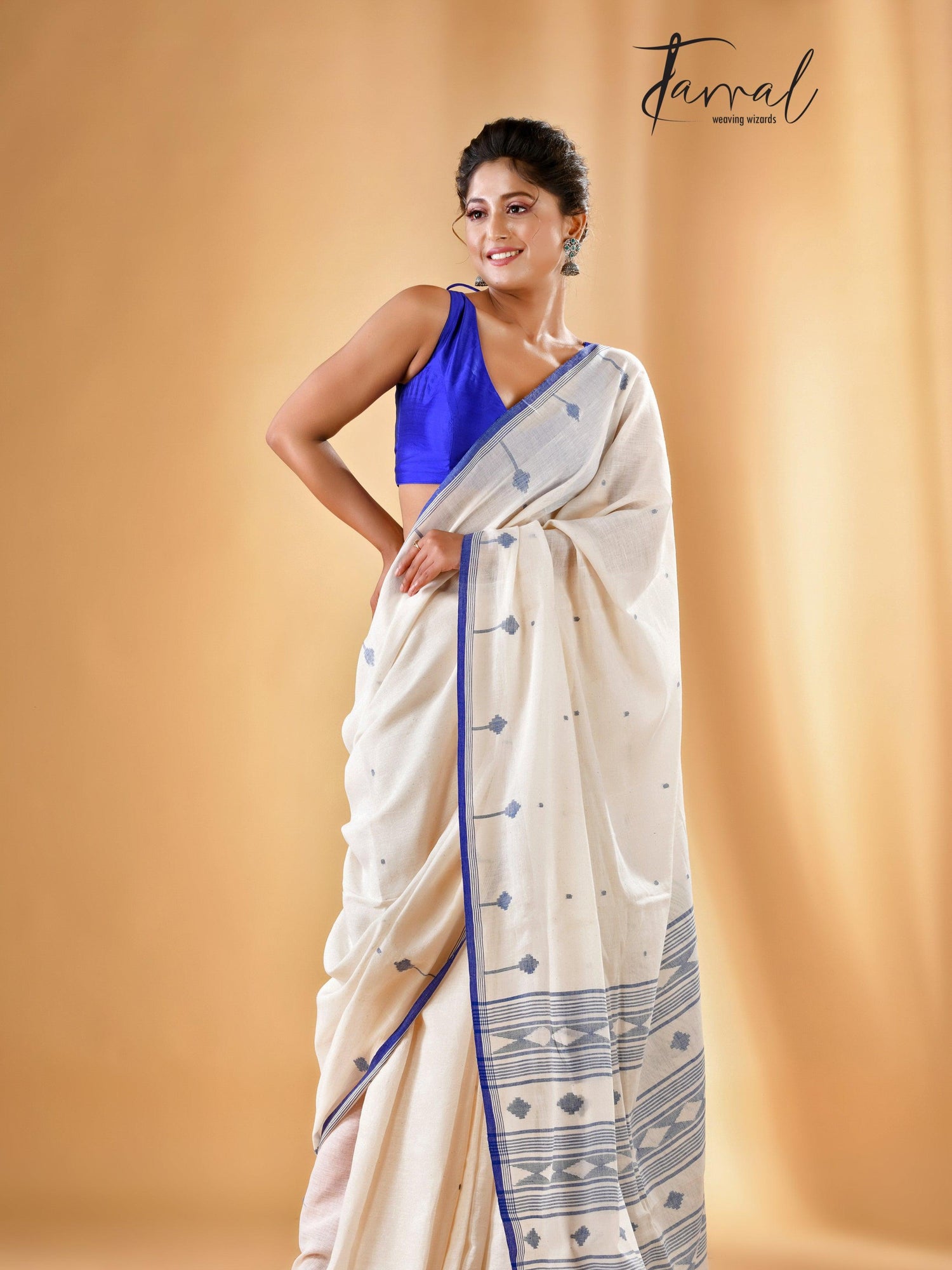 Offwhite With The Blue Border Cotton Handwoven Jamdani Saree