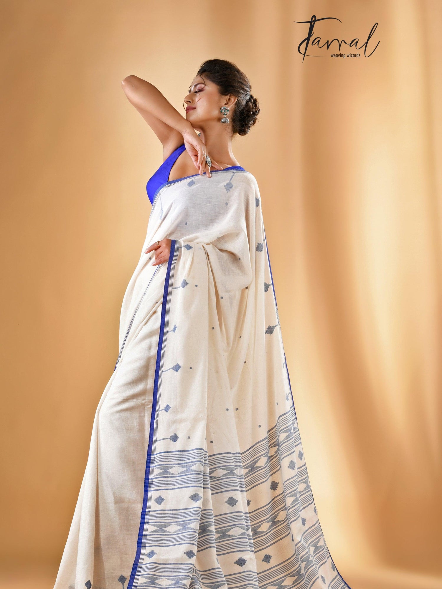 Offwhite With The Blue Border Cotton Handwoven Jamdani Saree