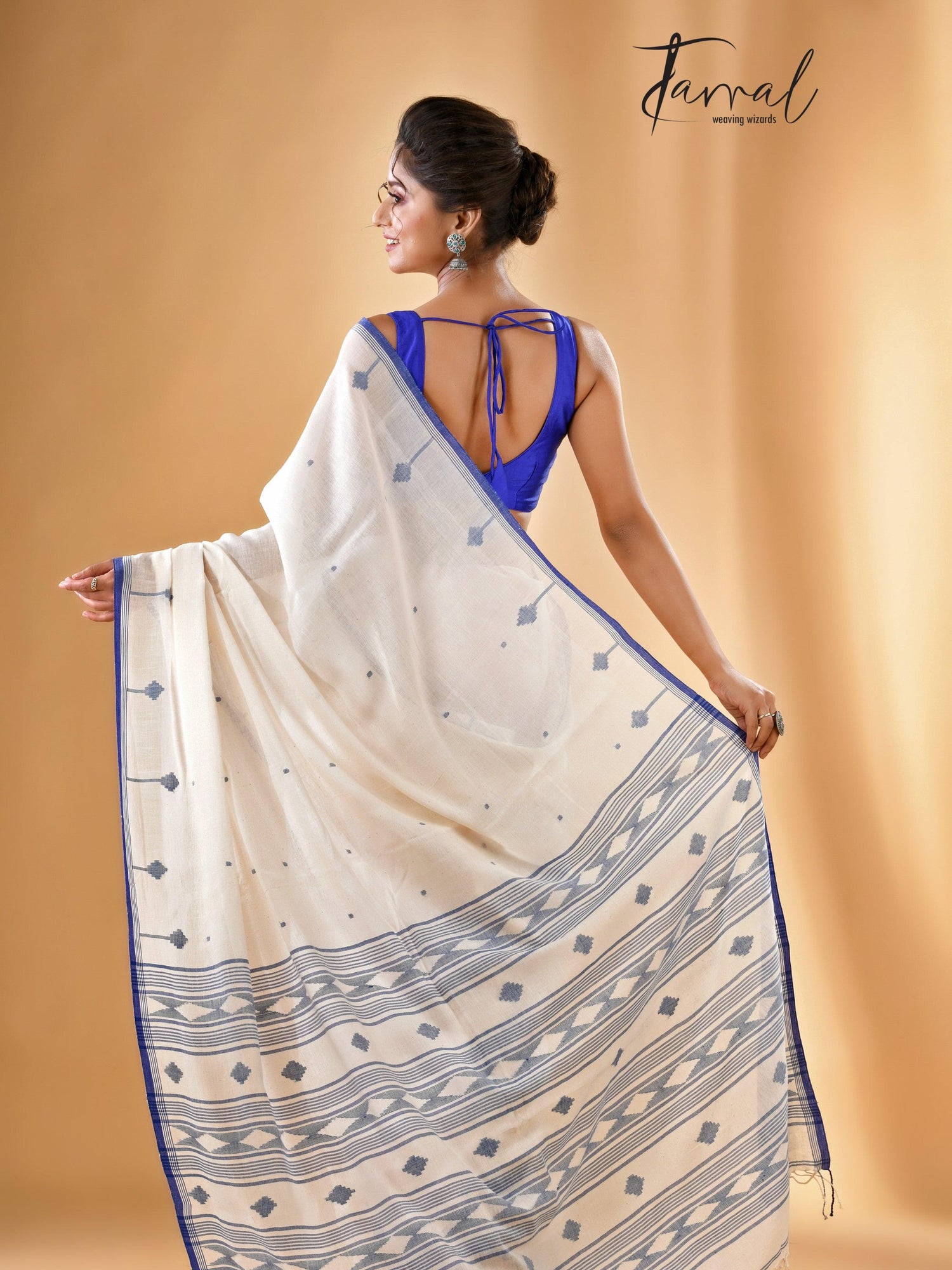 Offwhite With The Blue Border Cotton Handwoven Jamdani Saree