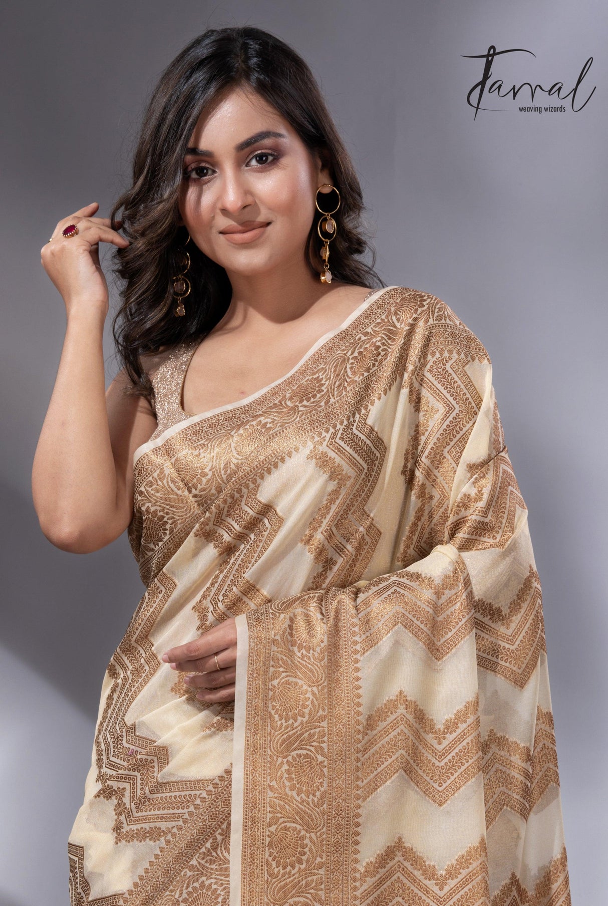 Offwhite colour with antic zari Banarasi silk handloom saree2