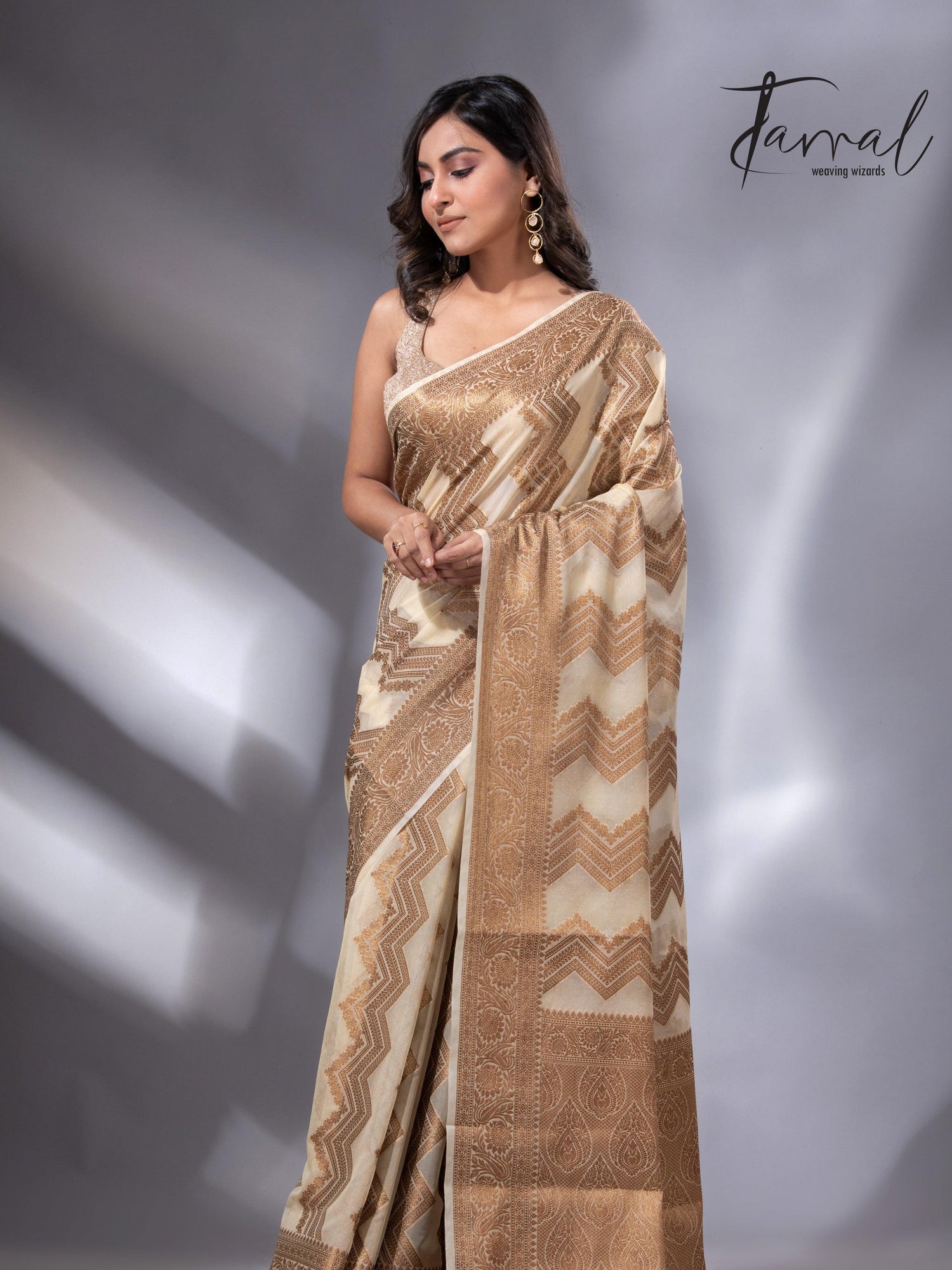 Offwhite colour with antic zari Banarasi silk handloom saree5