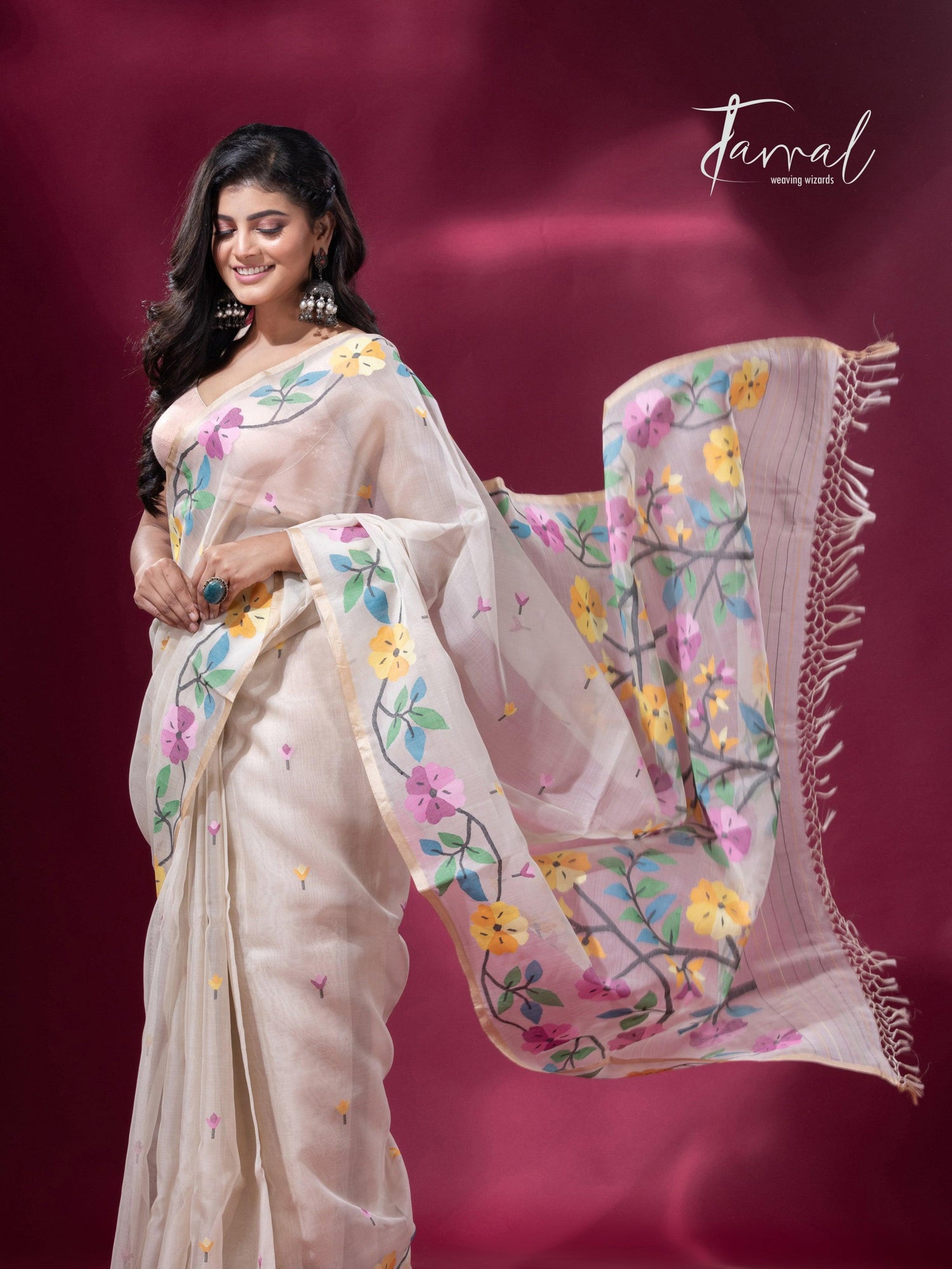 Offwhite floral elegance muslin silk handwoven jamdani saree
