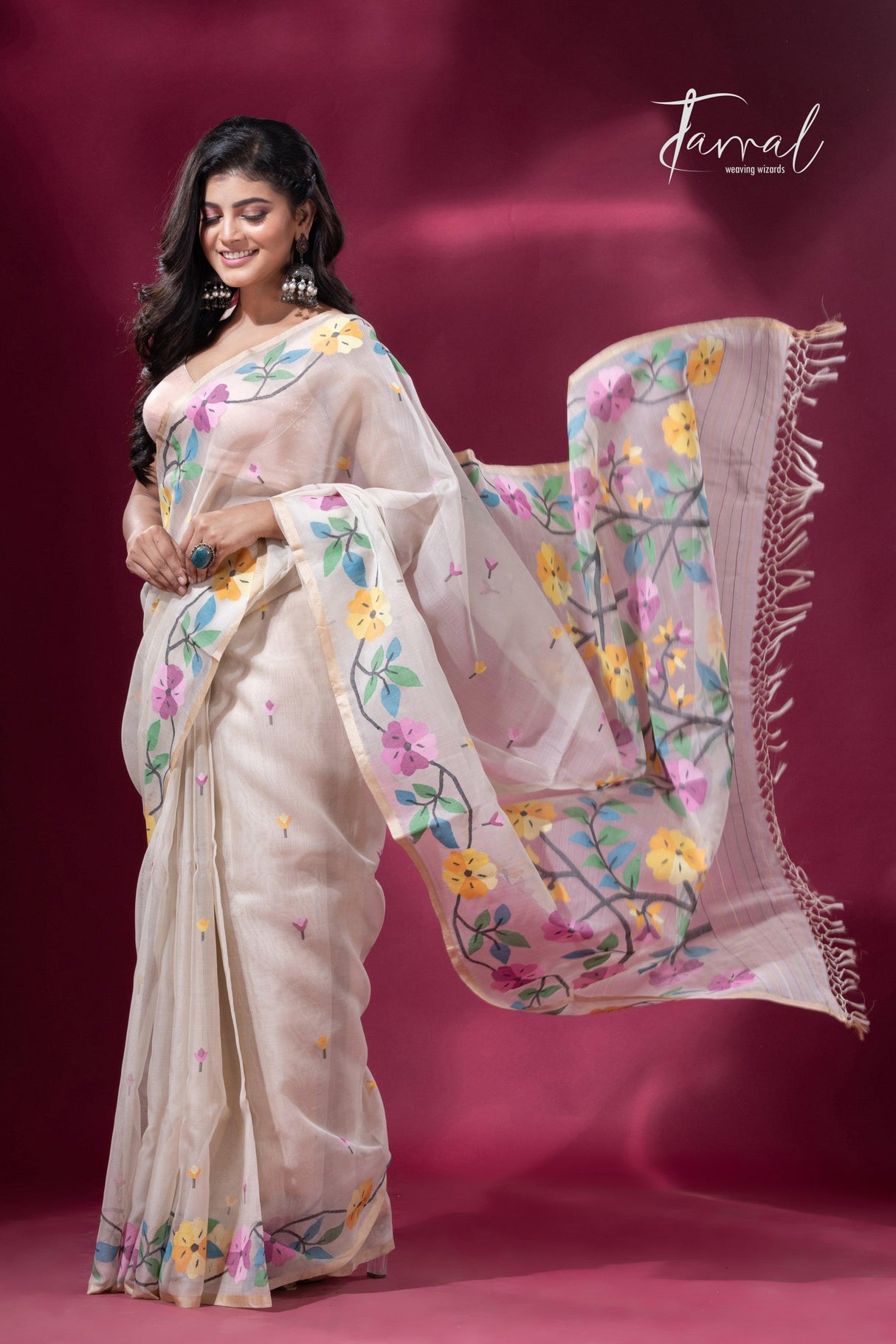 Offwhite floral elegance muslin silk handwoven jamdani saree