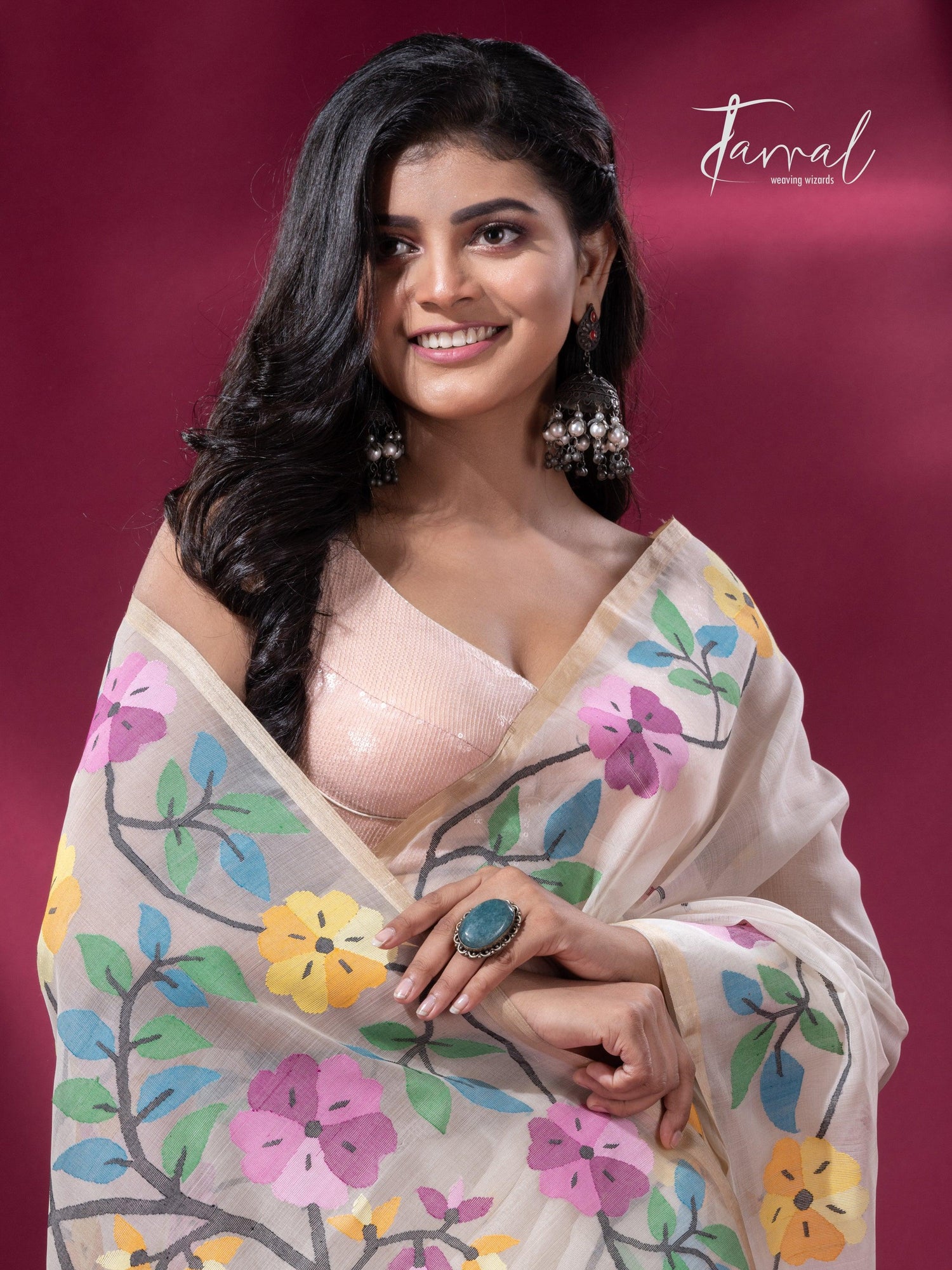 Offwhite floral elegance muslin silk handwoven jamdani saree1