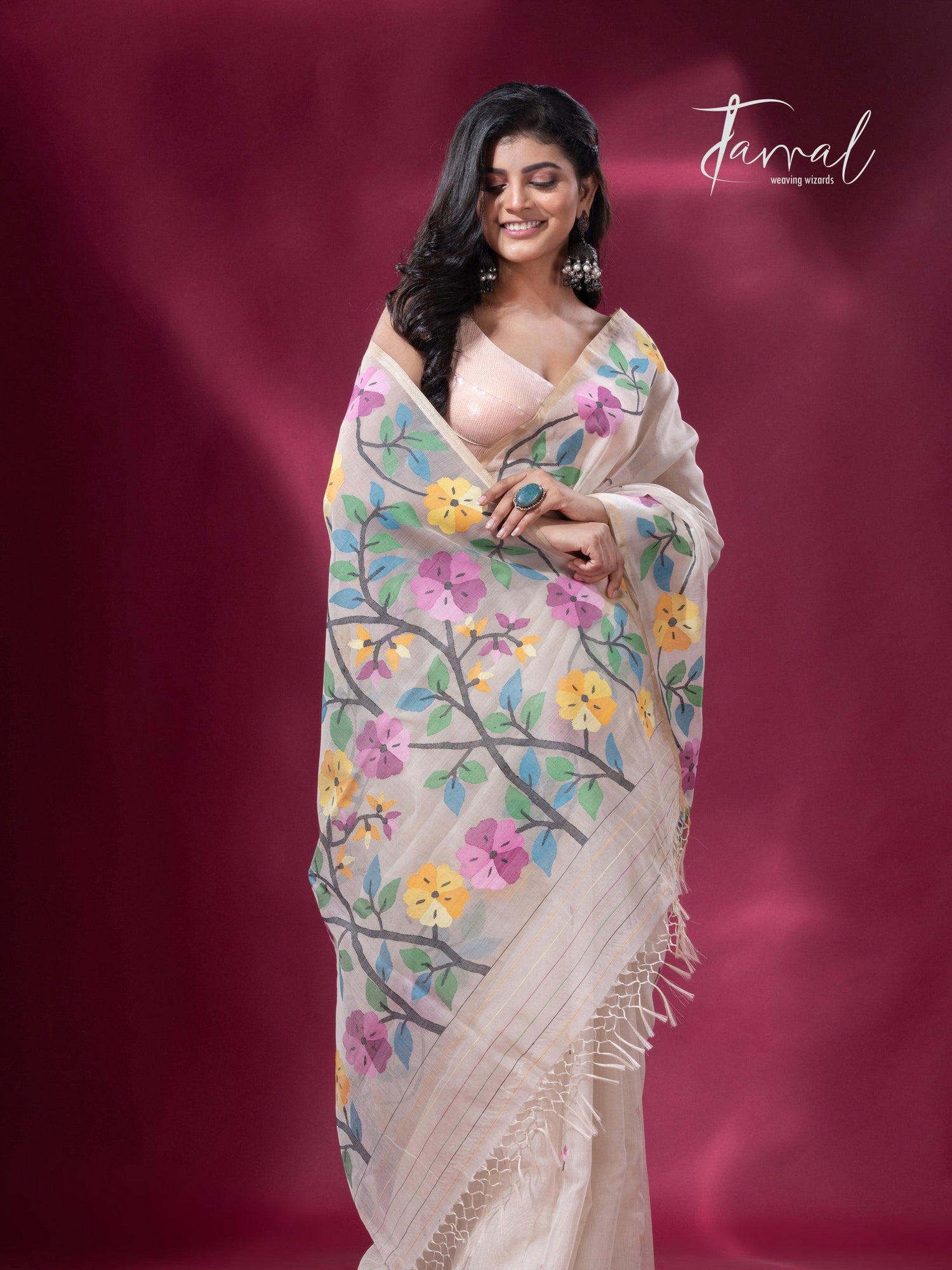 Offwhite floral elegance muslin silk handwoven jamdani saree4